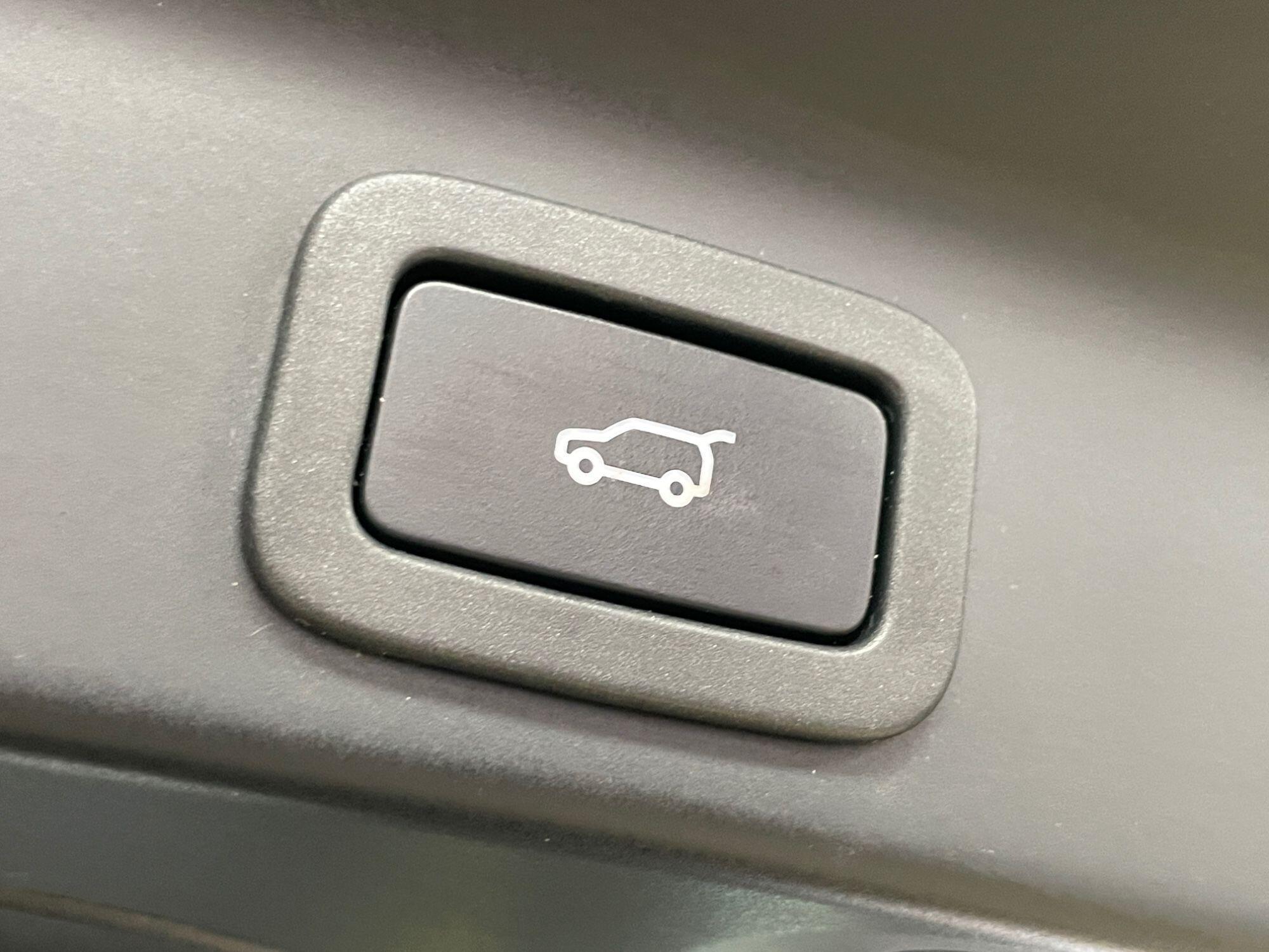 Jaguar F-Pace - Image 18