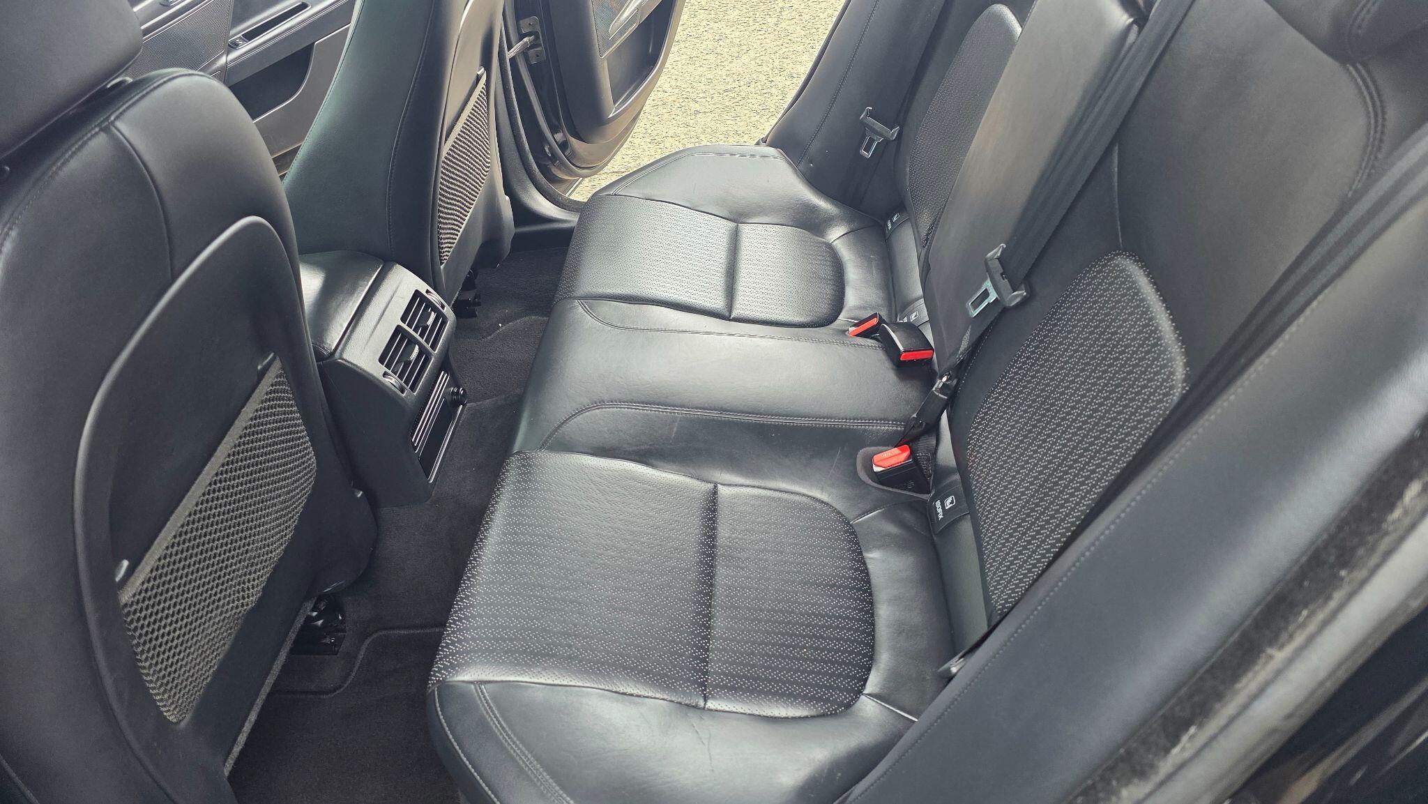 Jaguar XE - Image 43