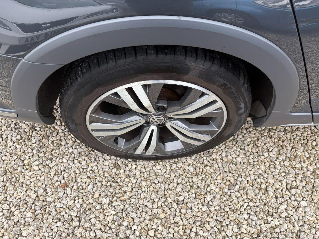 Volkswagen Passat - Image 22