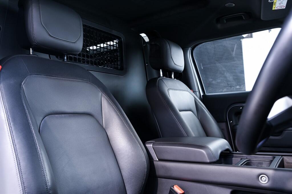 Land Rover Defender 90 - Image 10