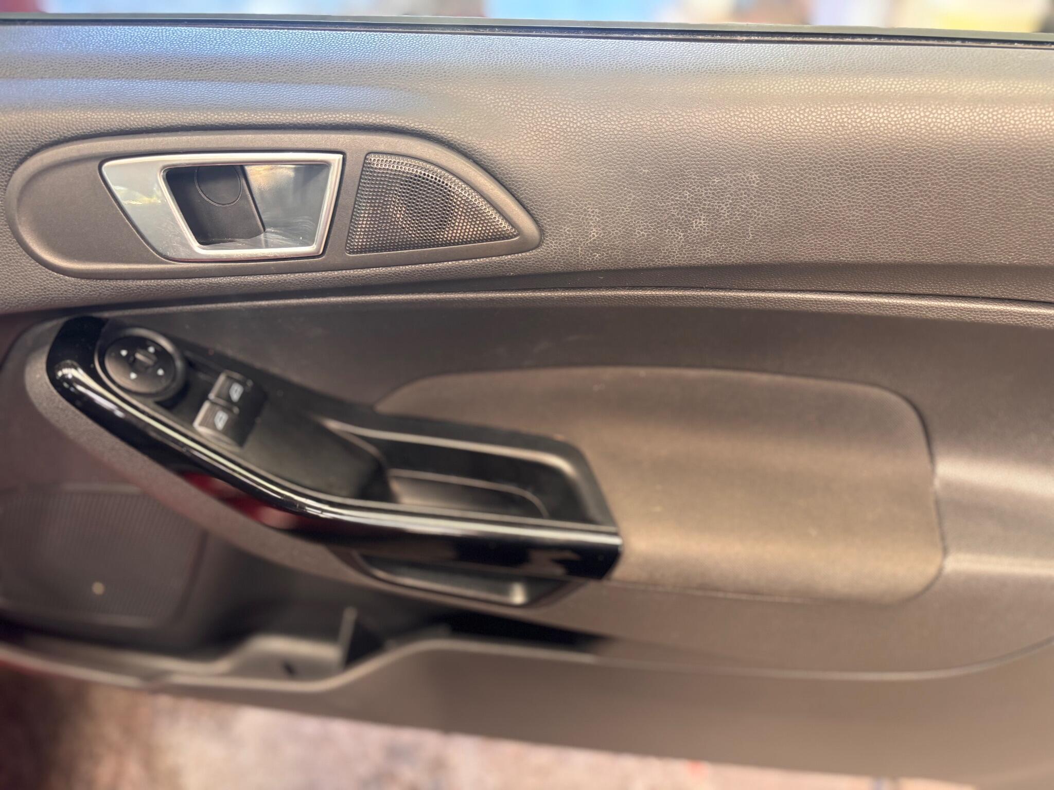 Ford Fiesta - Image 26