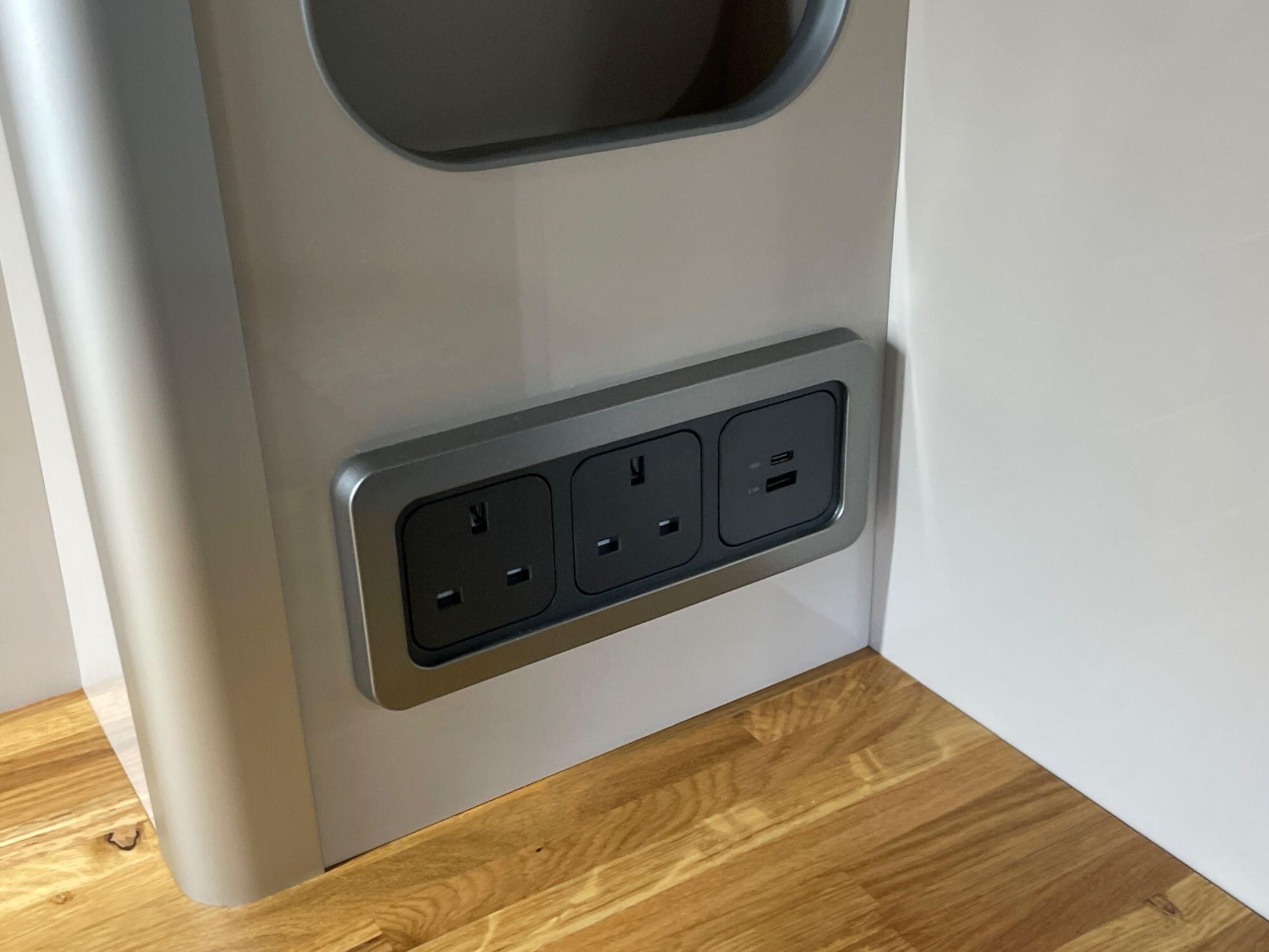 Volkswagen Transporter - Image 35