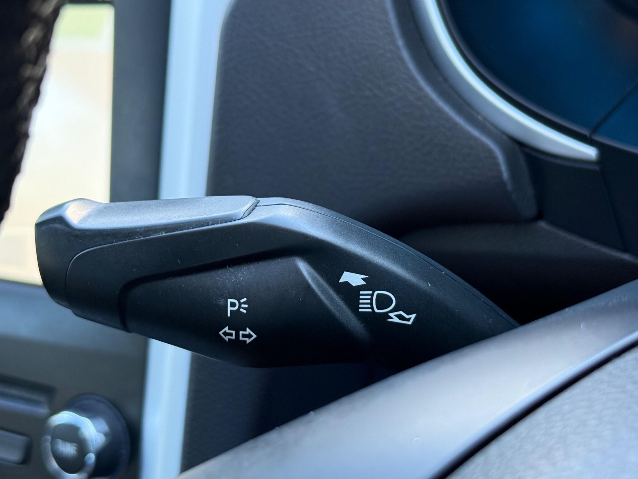 Ford Mondeo - Image 36