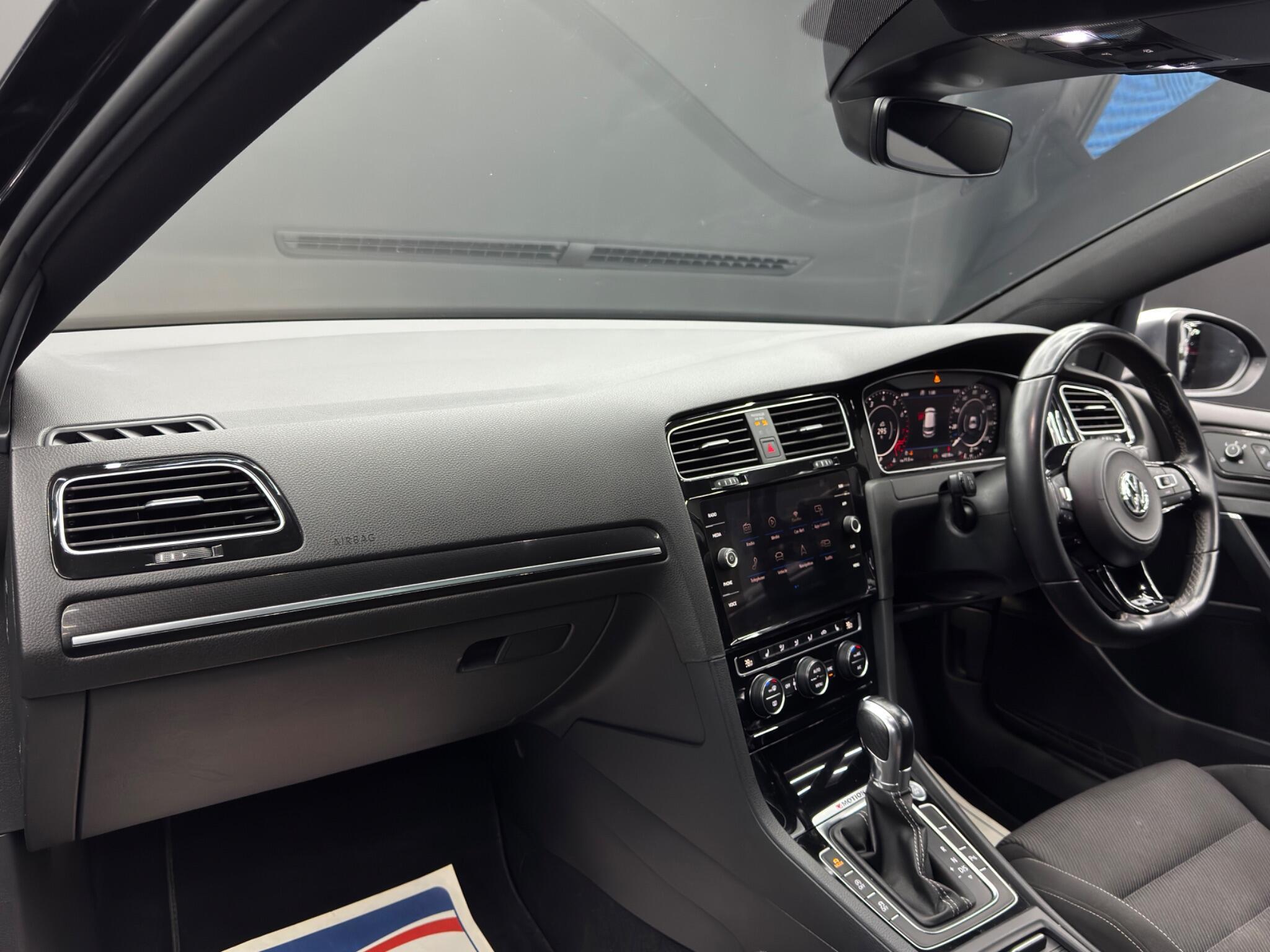 Volkswagen Golf - Image 11