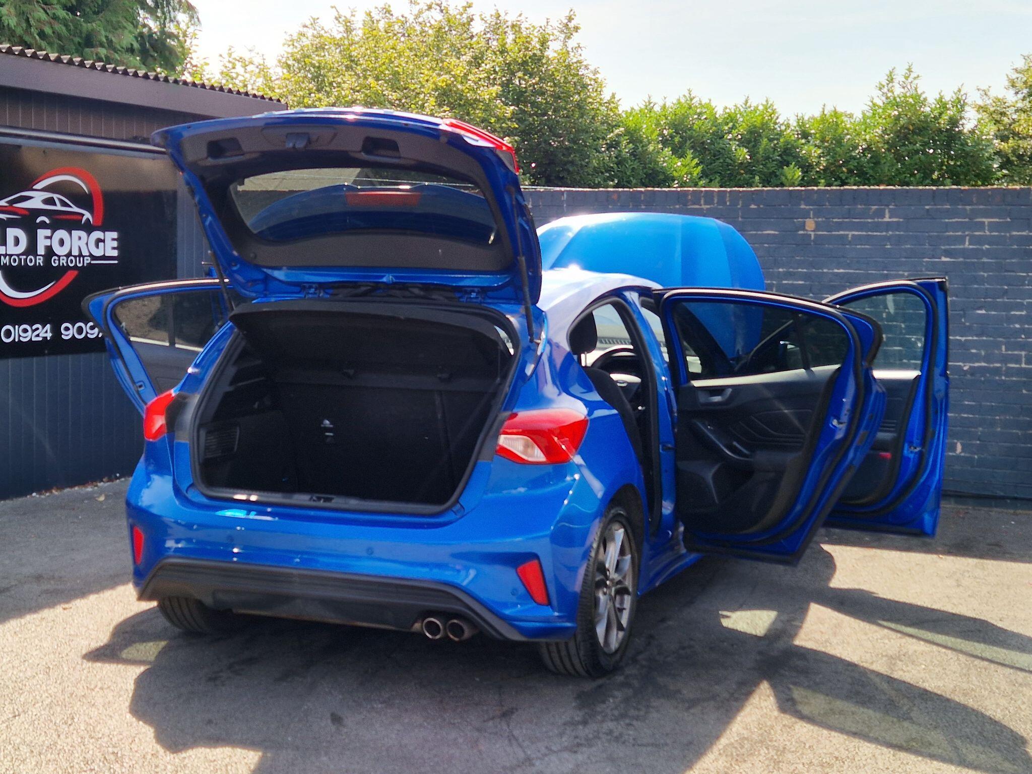 Ford Focus - Image 8