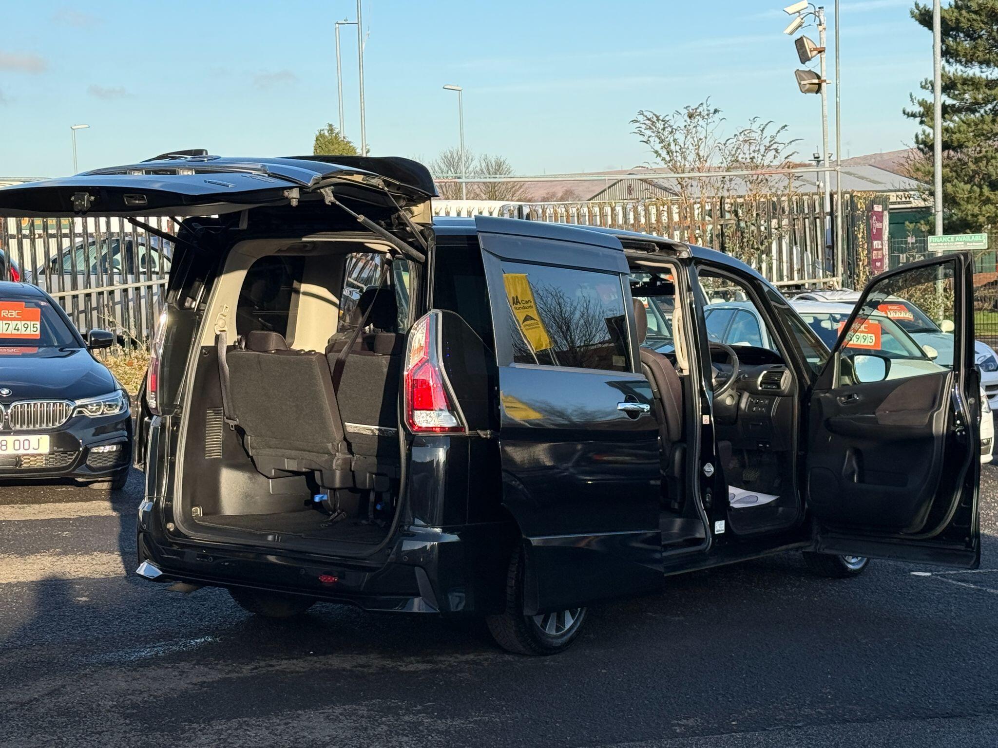 Nissan Serena - Image 2