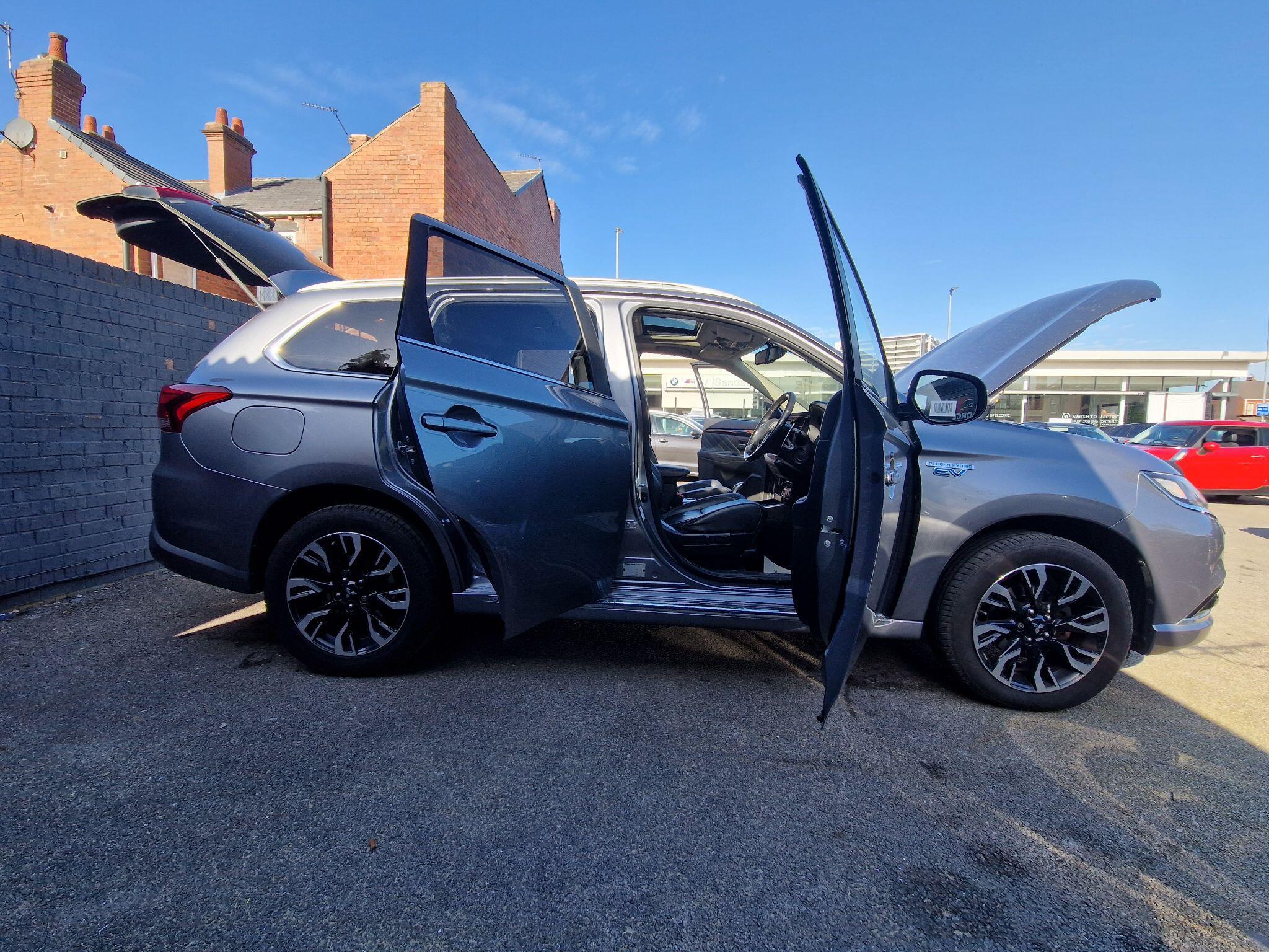 Mitsubishi Outlander - Image 23