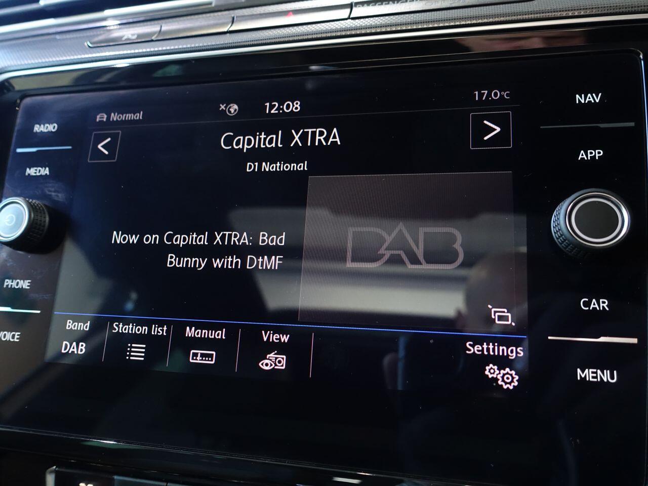 Volkswagen Passat - Image 35