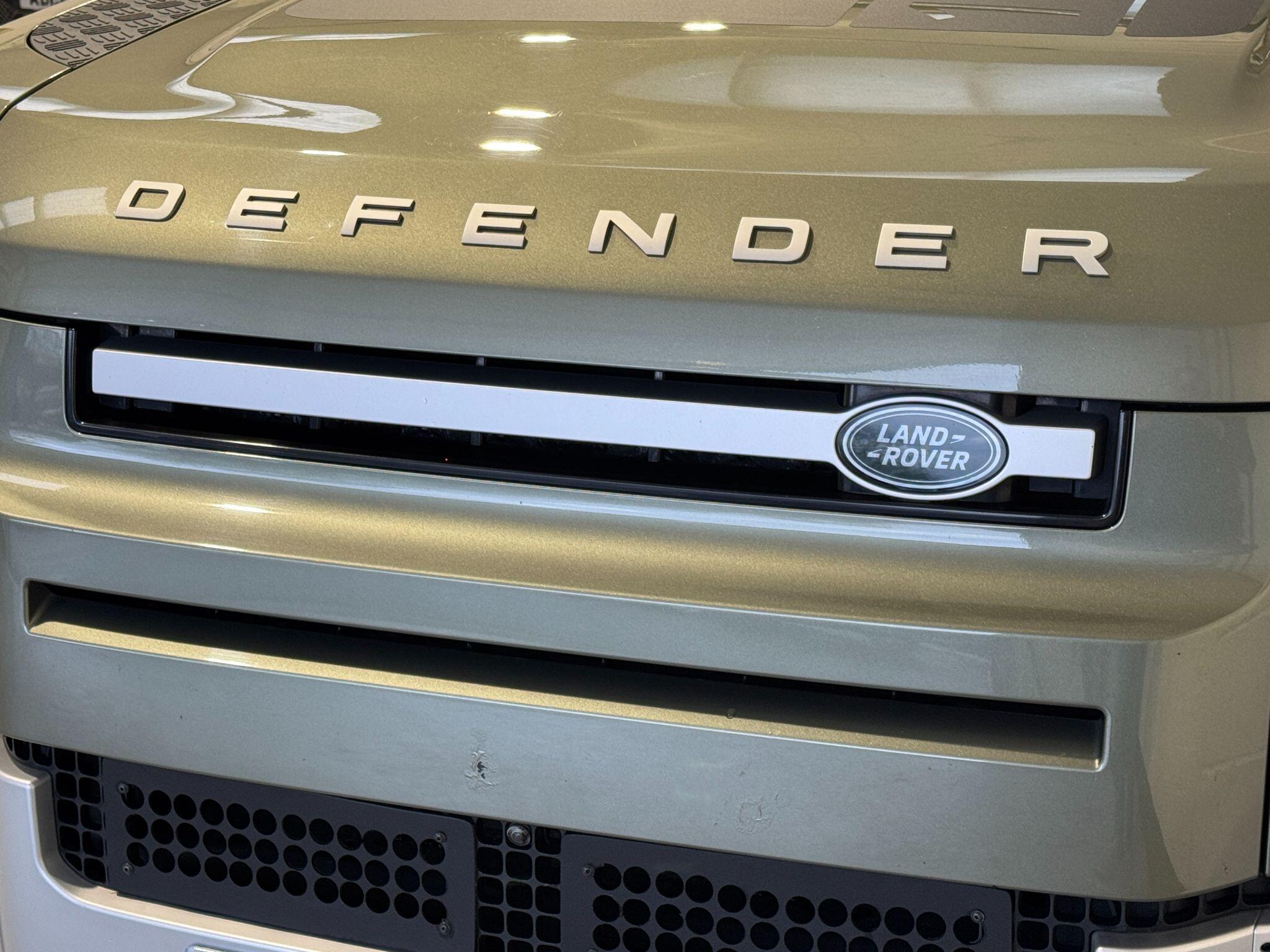 Land Rover Defender 110 - Image 71