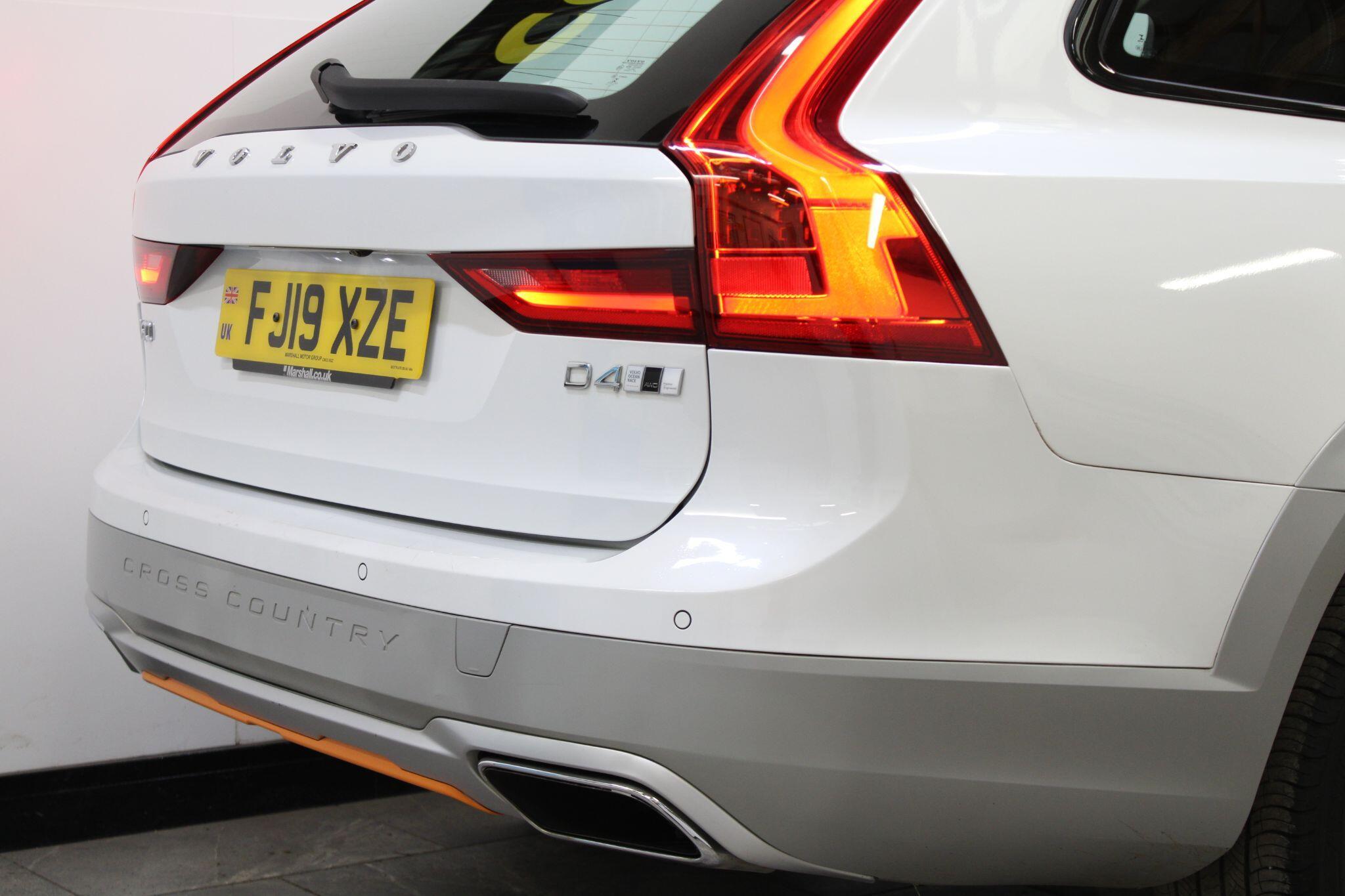Volvo V90 CROSS COUNTRY - Image 11