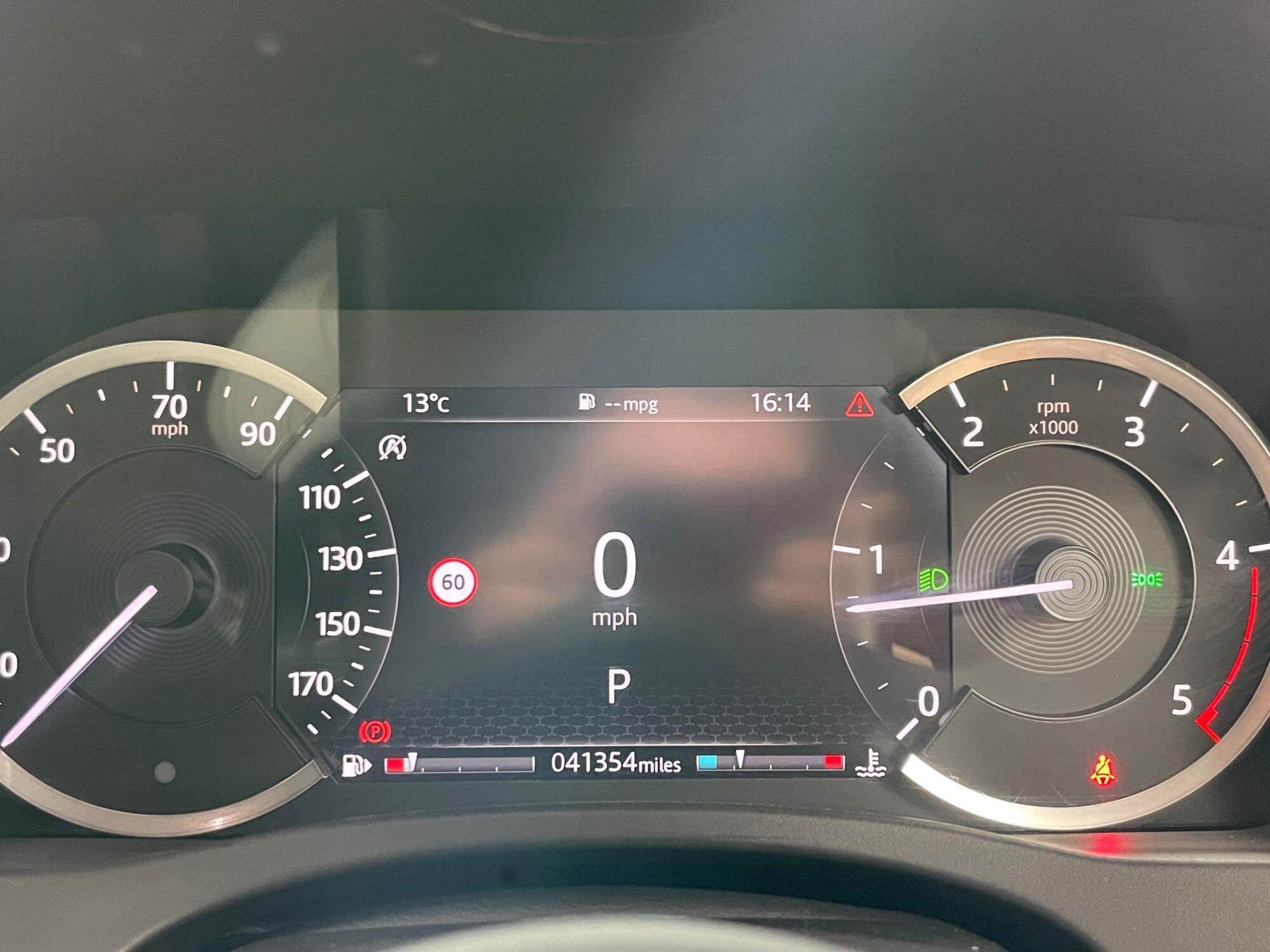Jaguar XE - Image 38