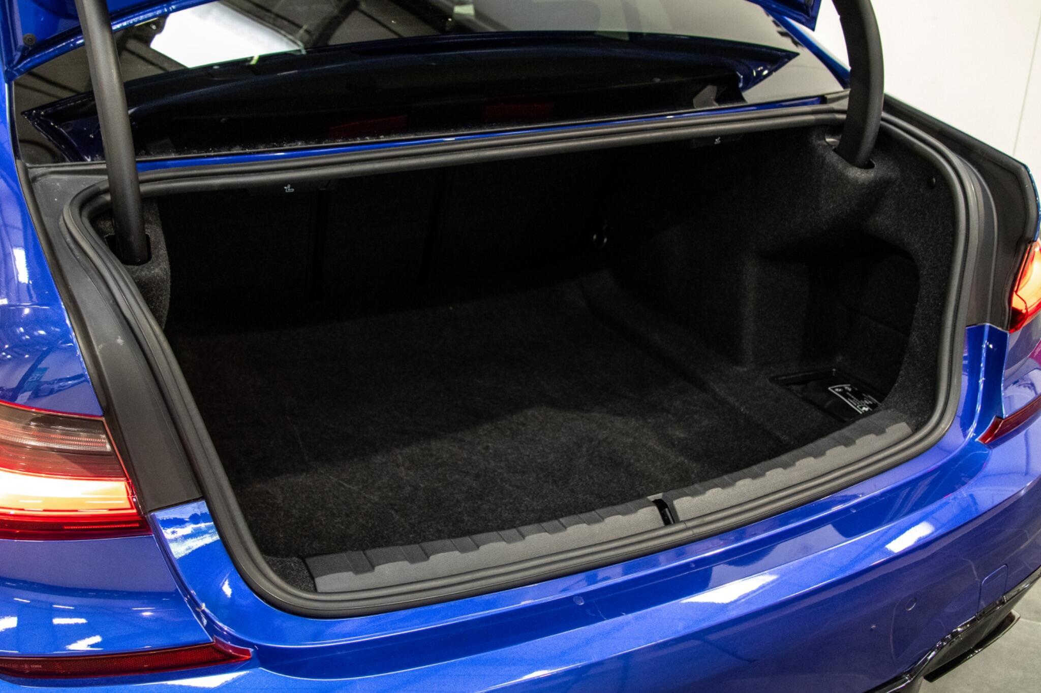 BMW 3 Series - Image 10