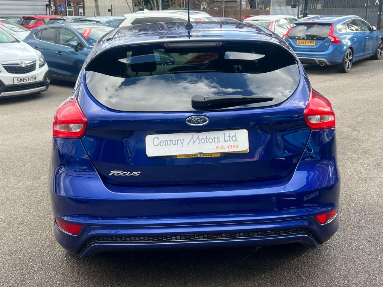 Ford Focus - Image 11