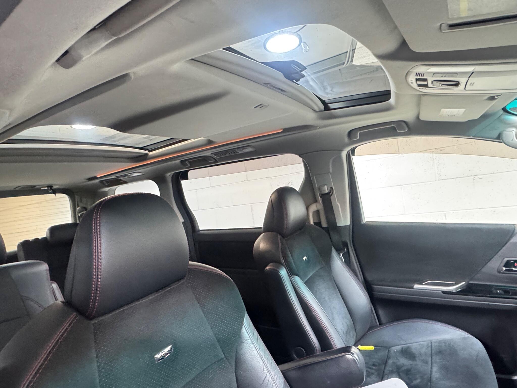 Toyota Vellfire - Image 12
