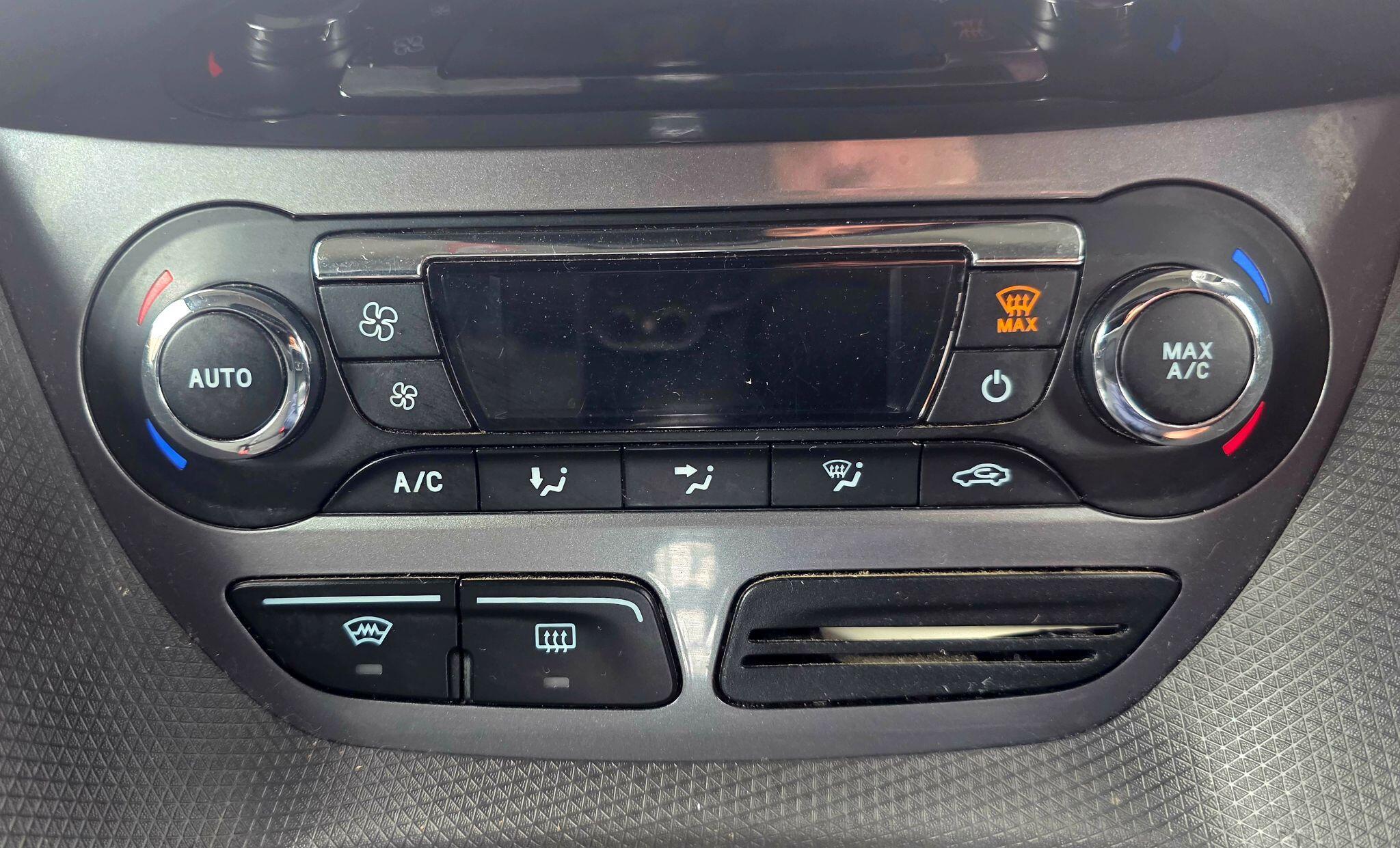 Ford Transit Connect - Image 29