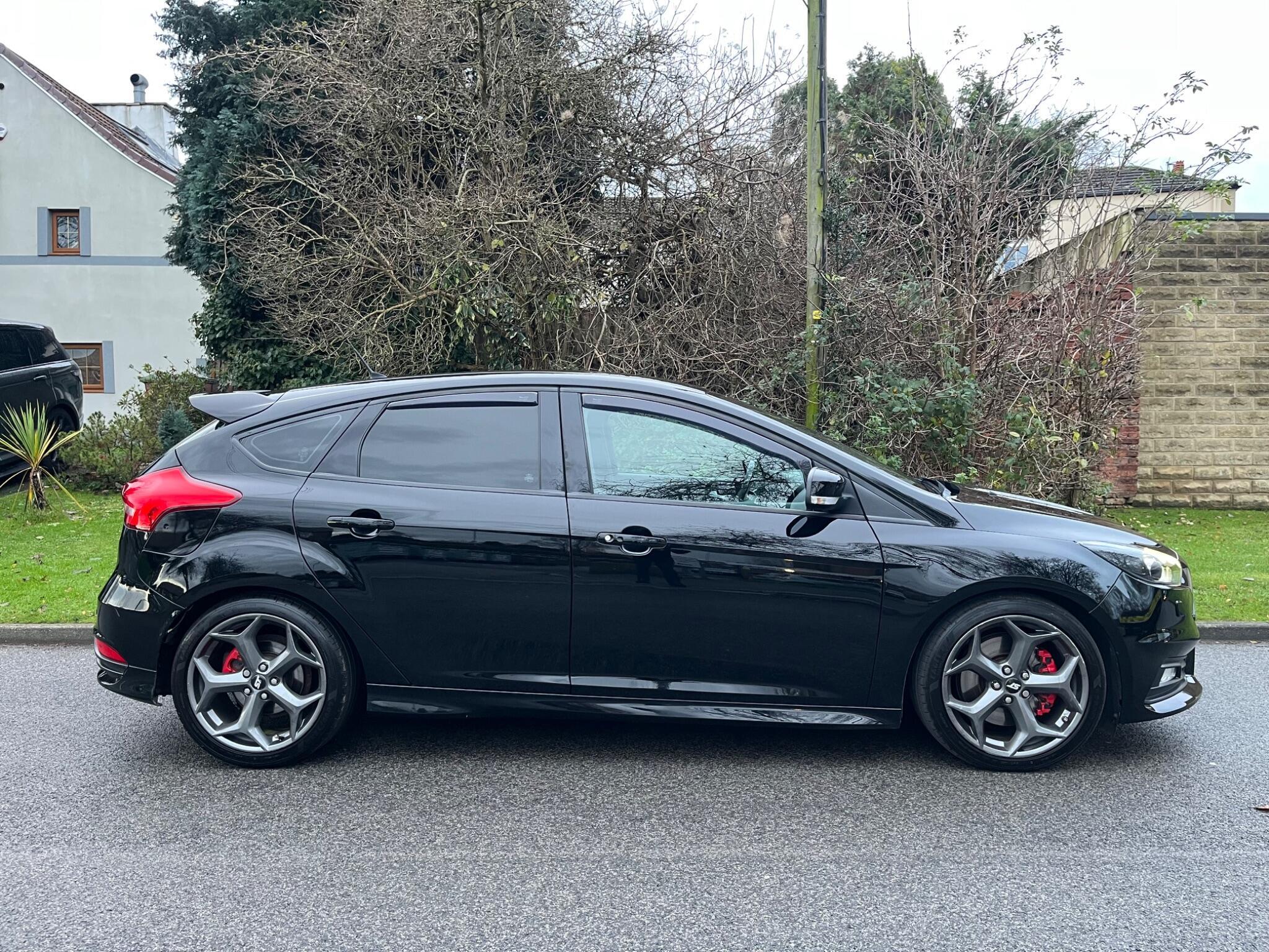 Ford Focus - Image 9