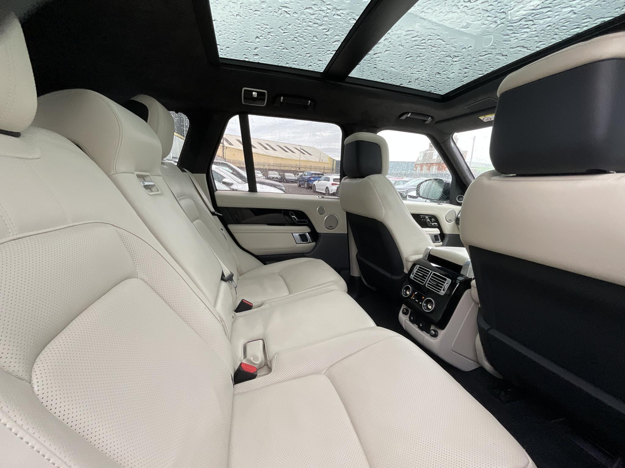 Land Rover Range Rover - Image 11