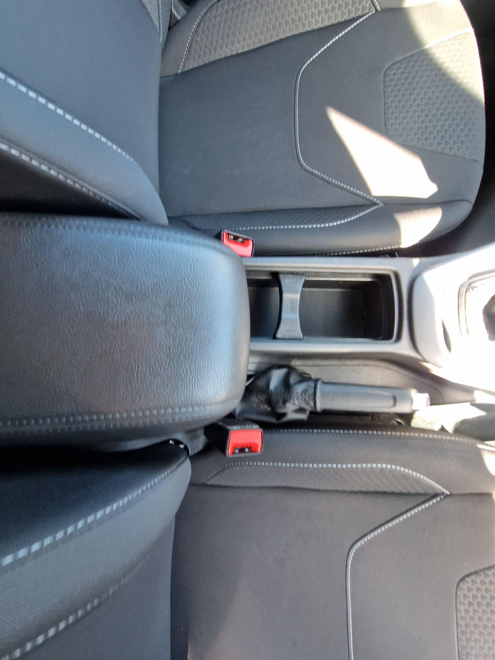 Ford Focus - Image 30