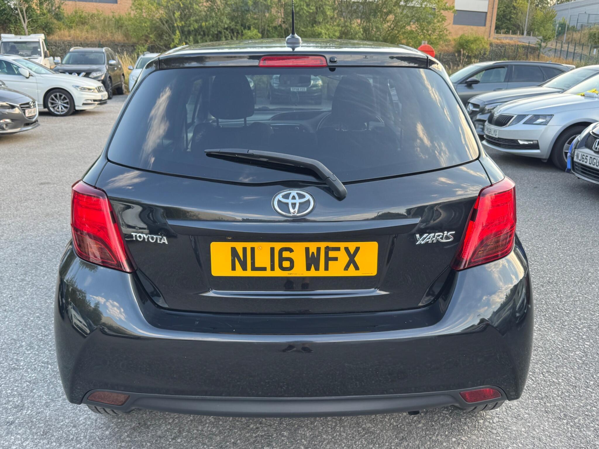 Toyota Yaris - Image 12