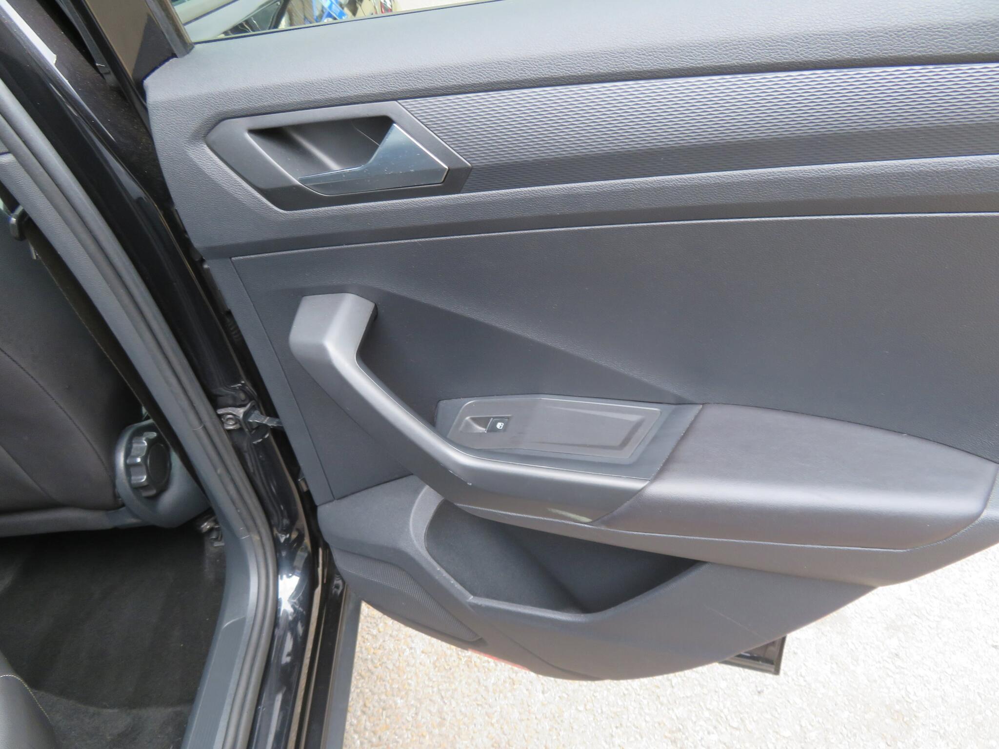 Volkswagen T-Roc - Image 20