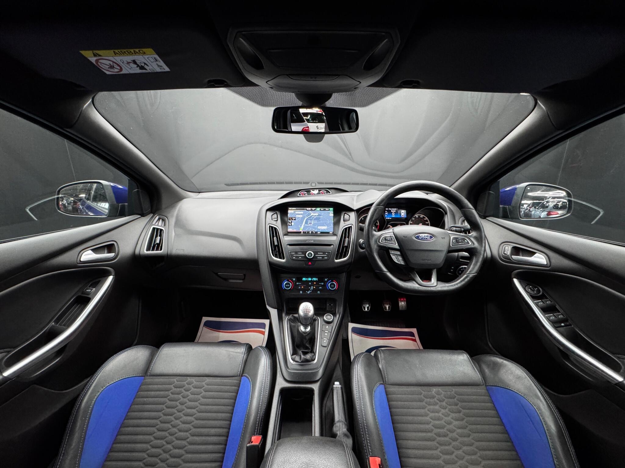 Ford Focus - Image 17