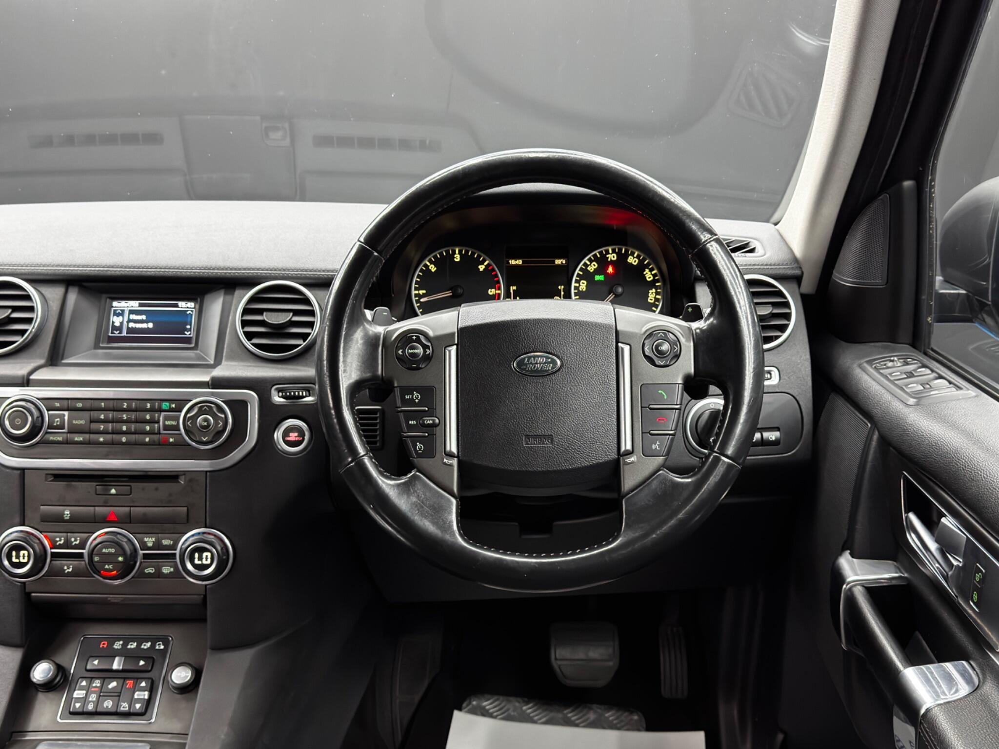 Land Rover DISCOVERY 4 - Image 18