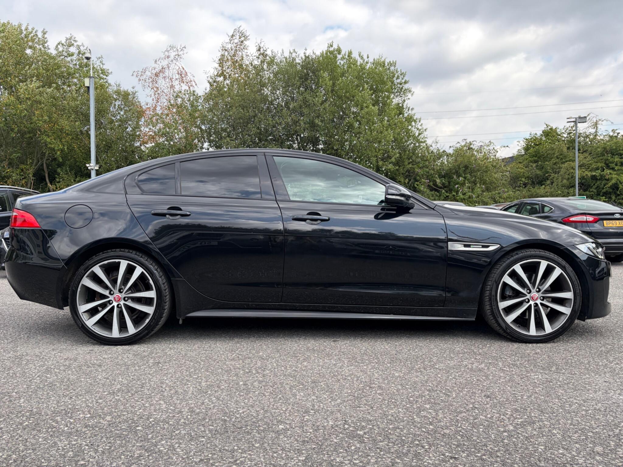 Jaguar XE - Image 15
