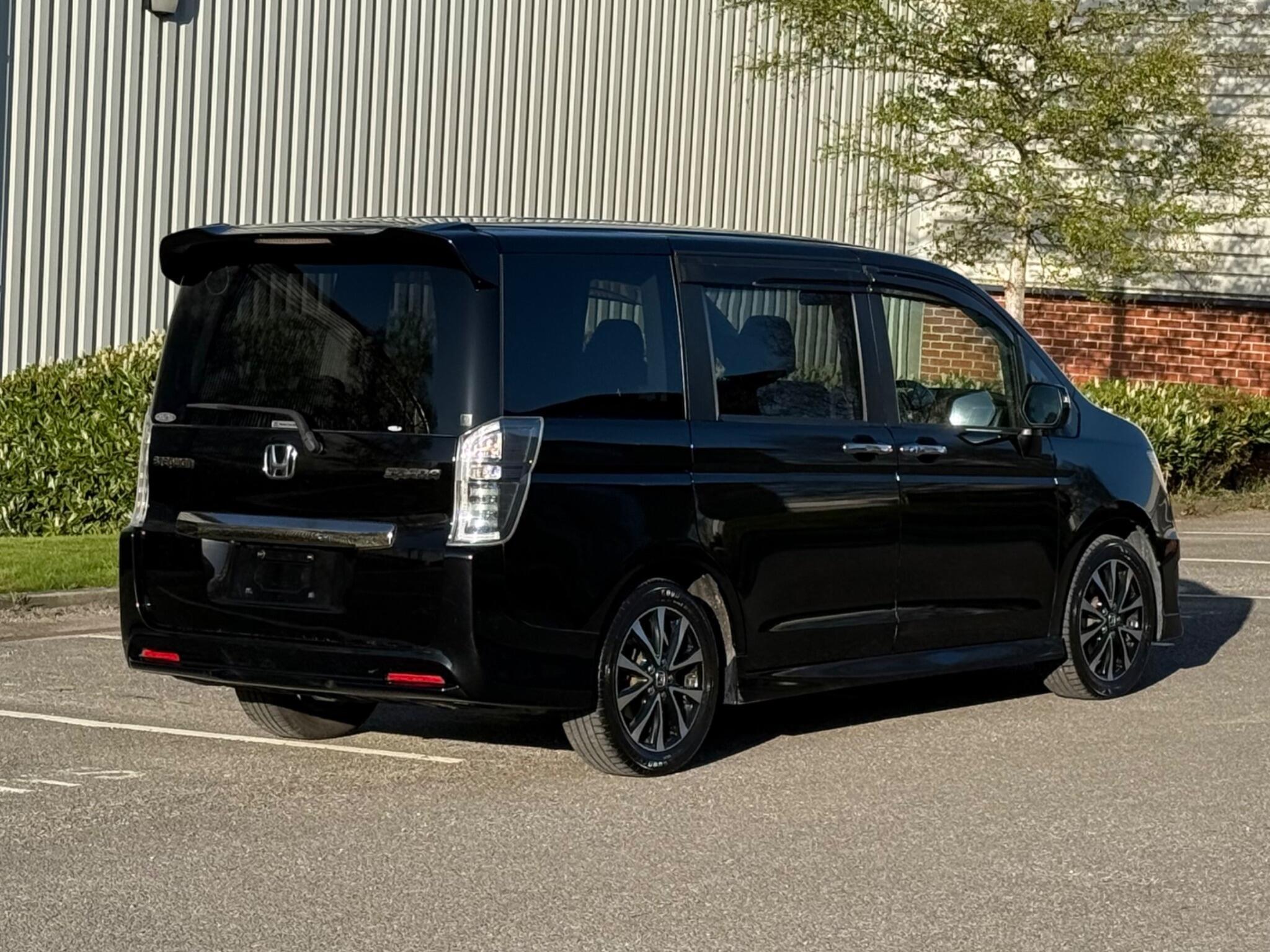 Honda Stepwagon - Image 11