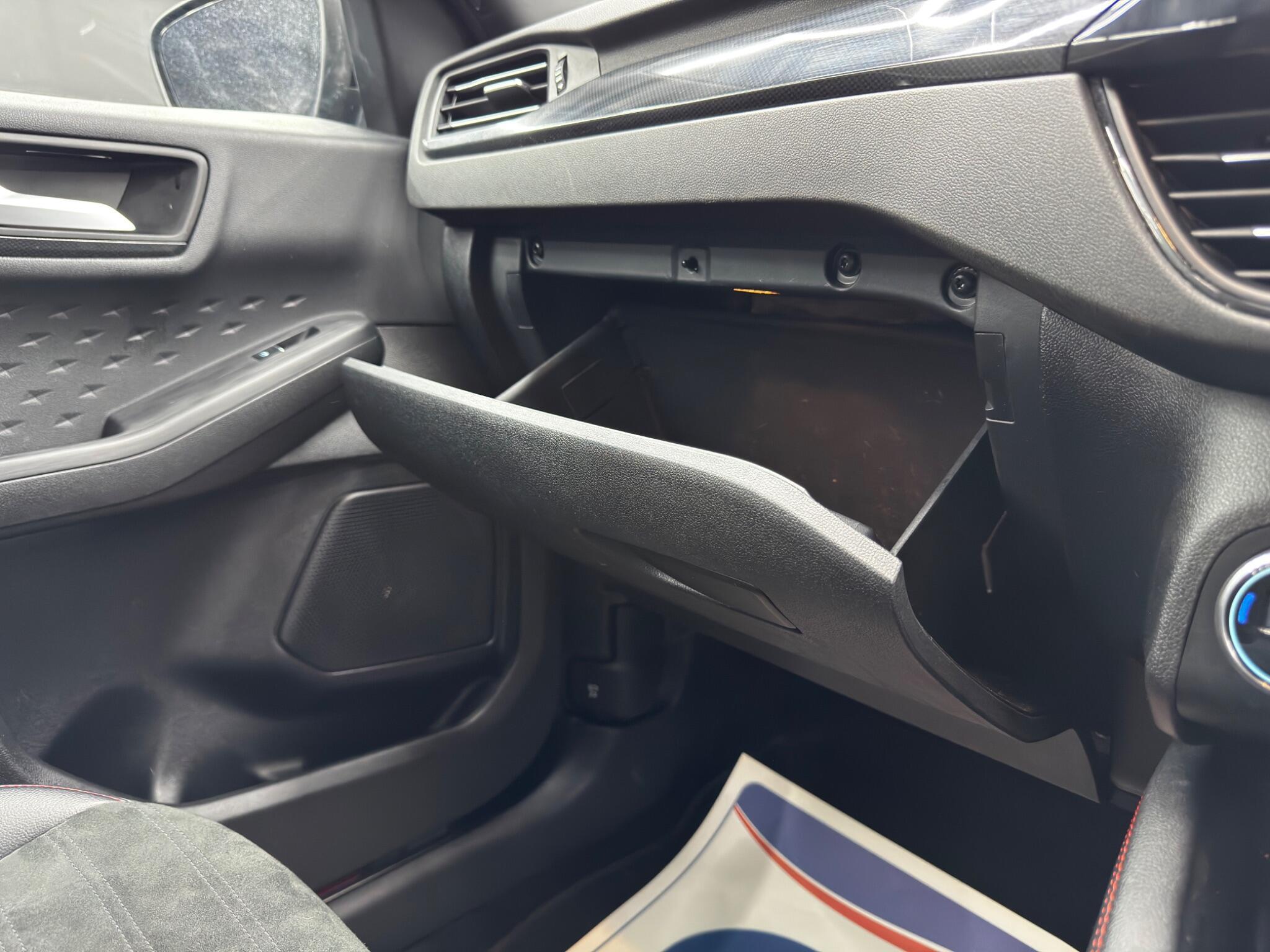 Ford Kuga - Image 37