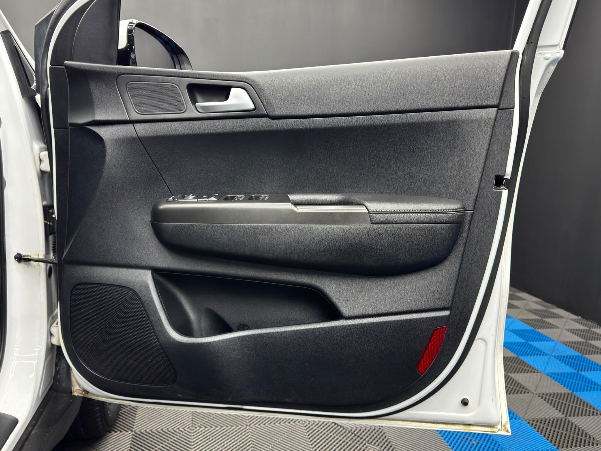 Kia Sportage - Image 36