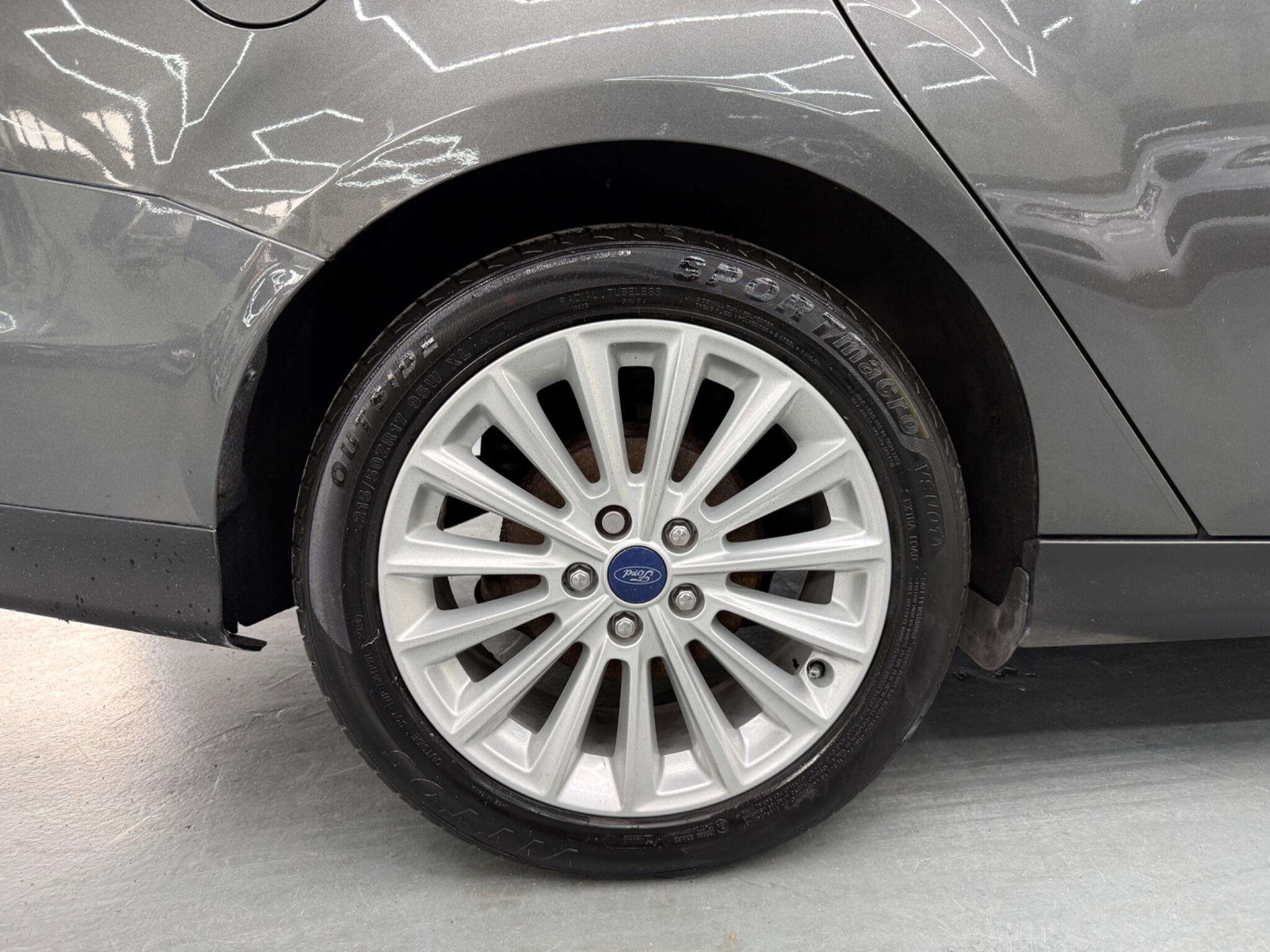 Ford Focus - Image 18