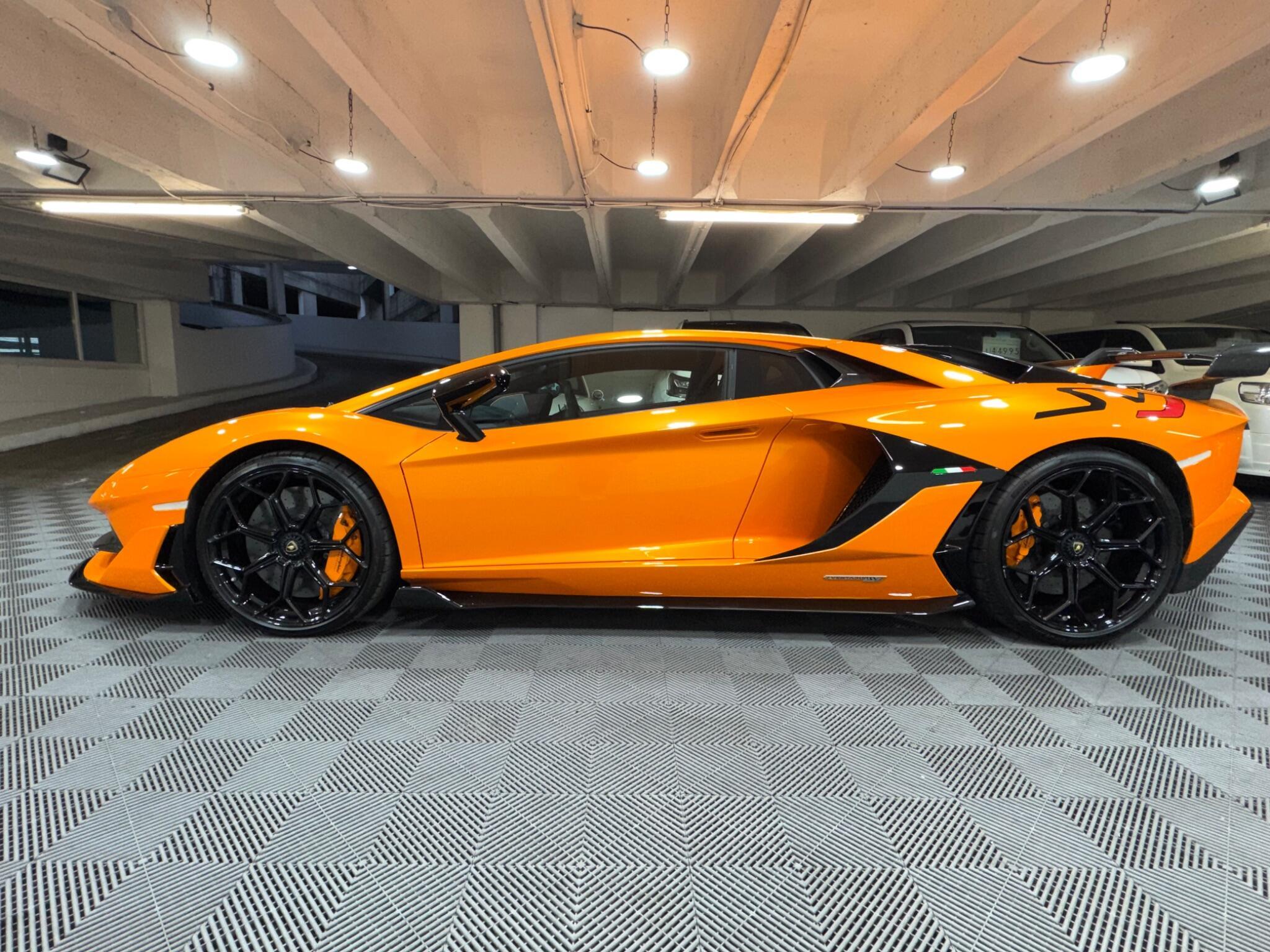Lamborghini Aventador - Image 2
