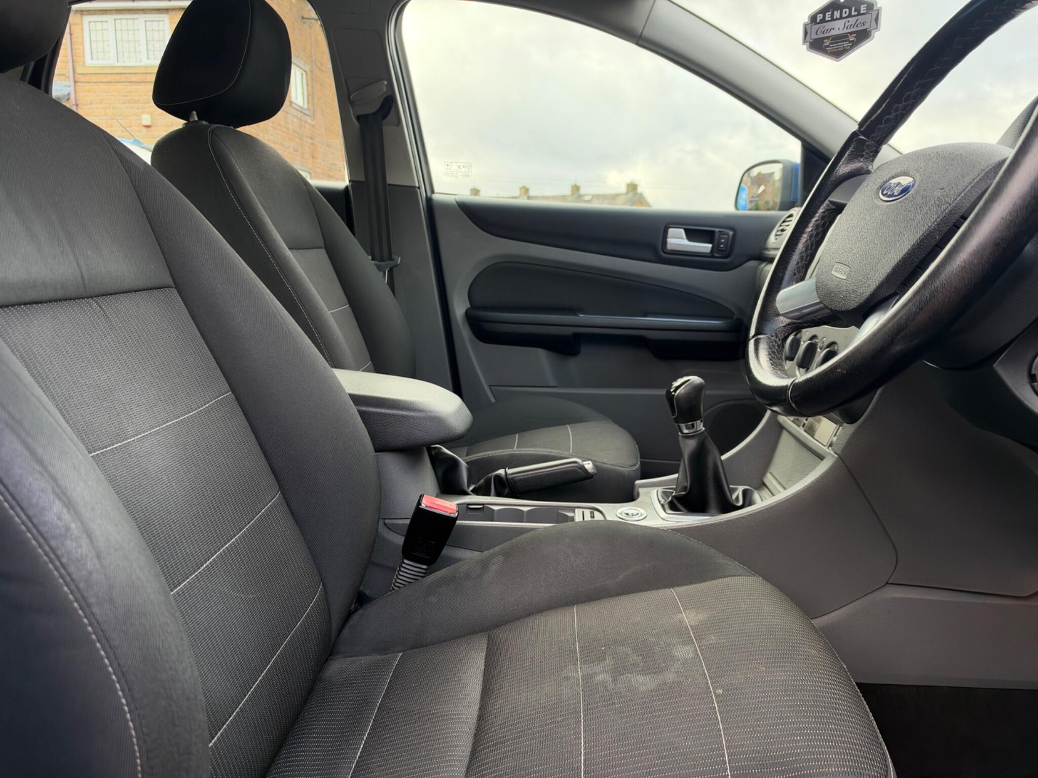 Ford Focus - Image 10