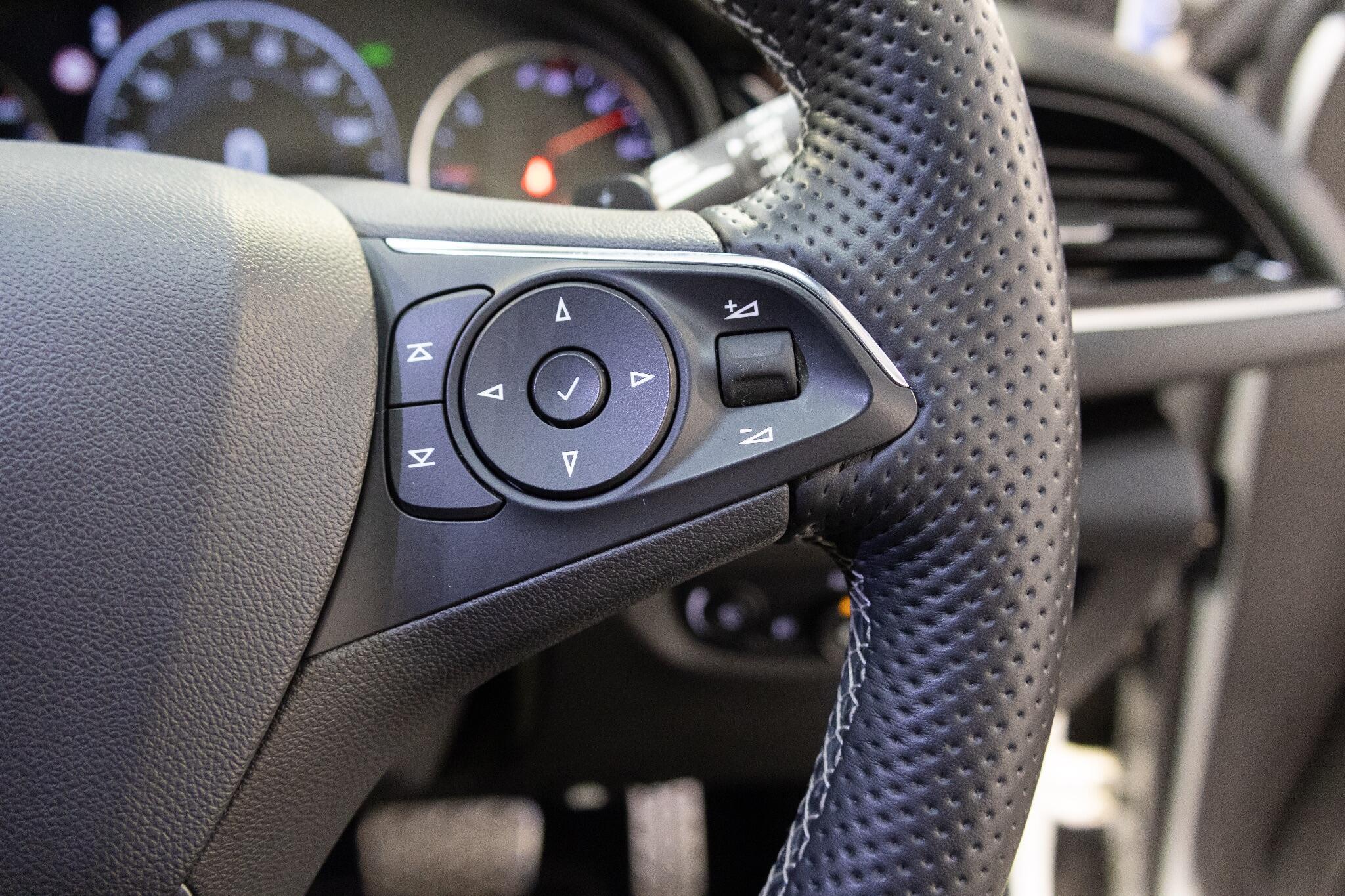 Vauxhall Insignia - Image 19