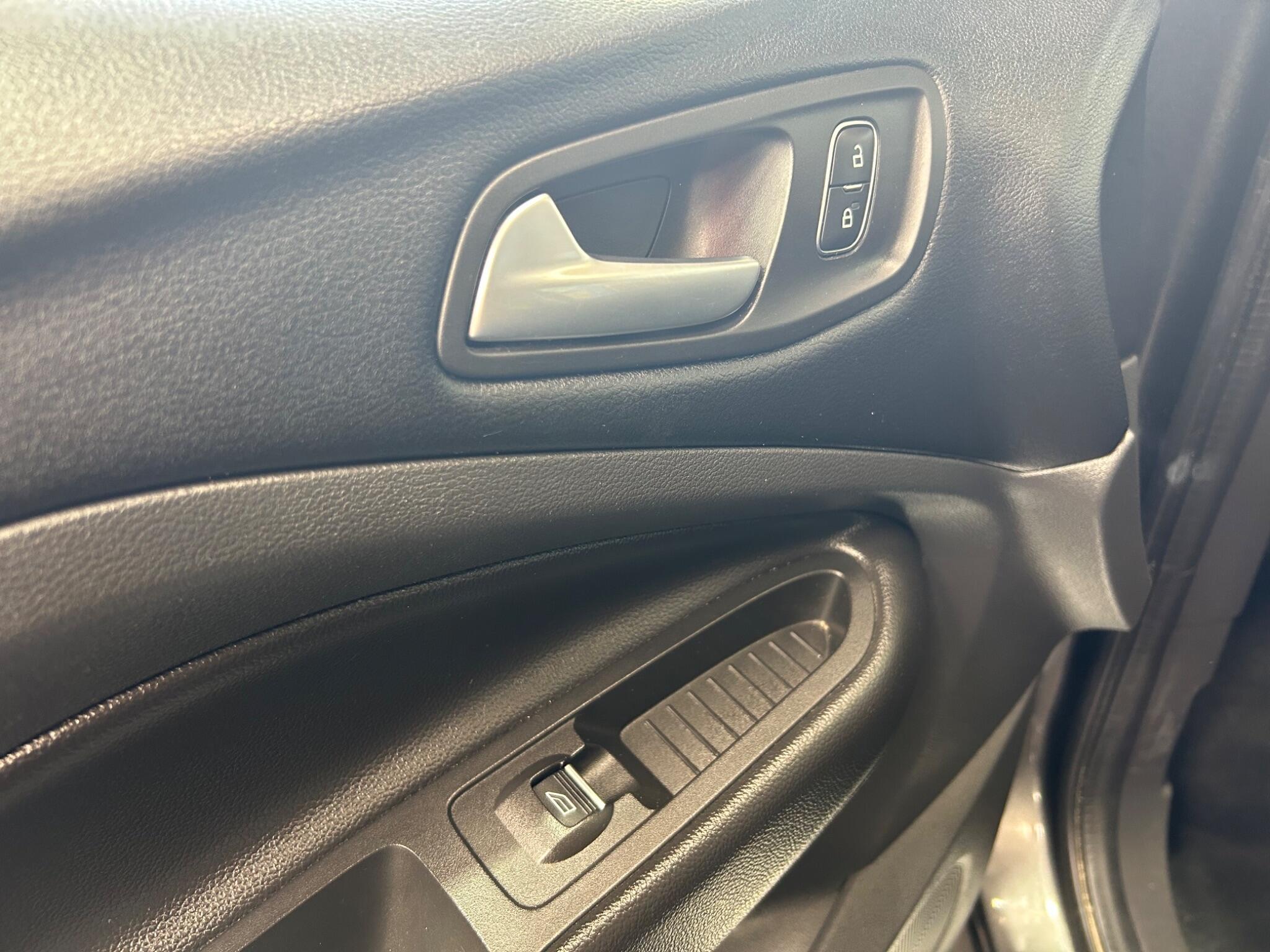 Ford Kuga - Image 16