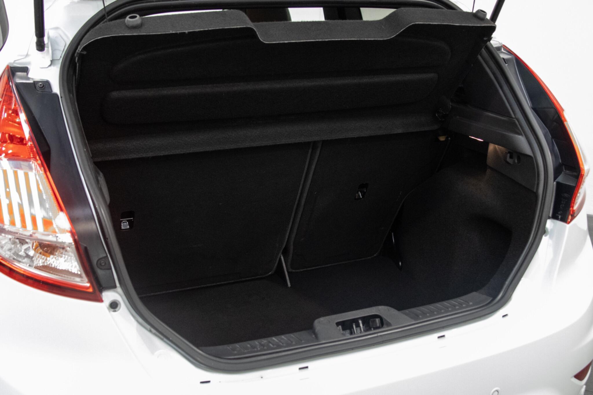 Ford Fiesta - Image 10