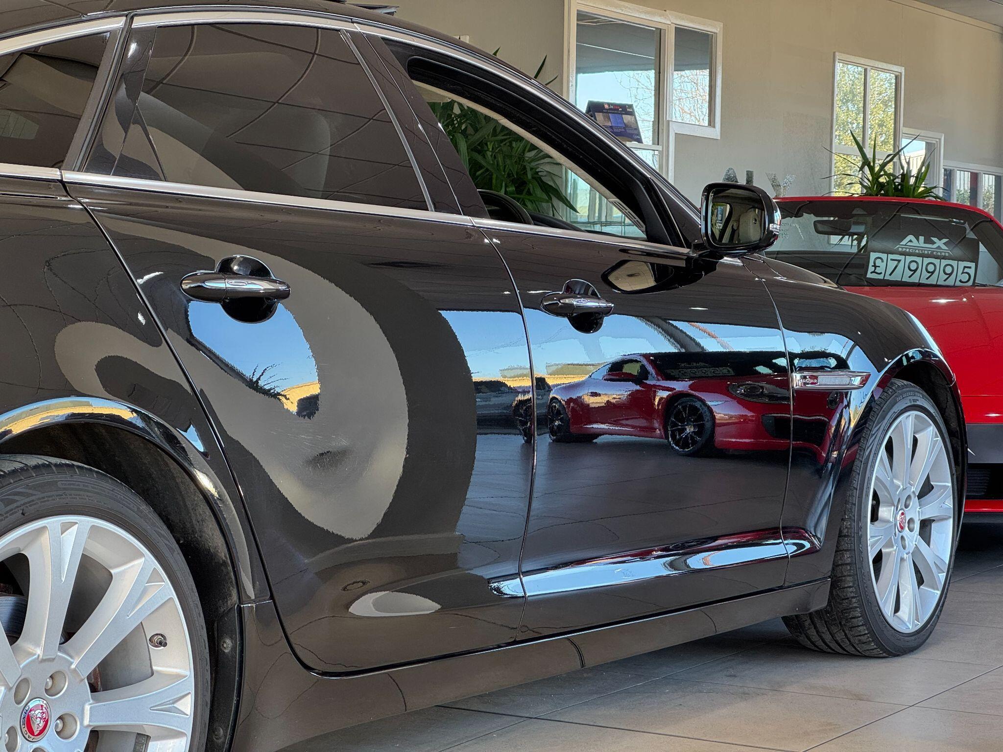 Jaguar XJ - Image 24