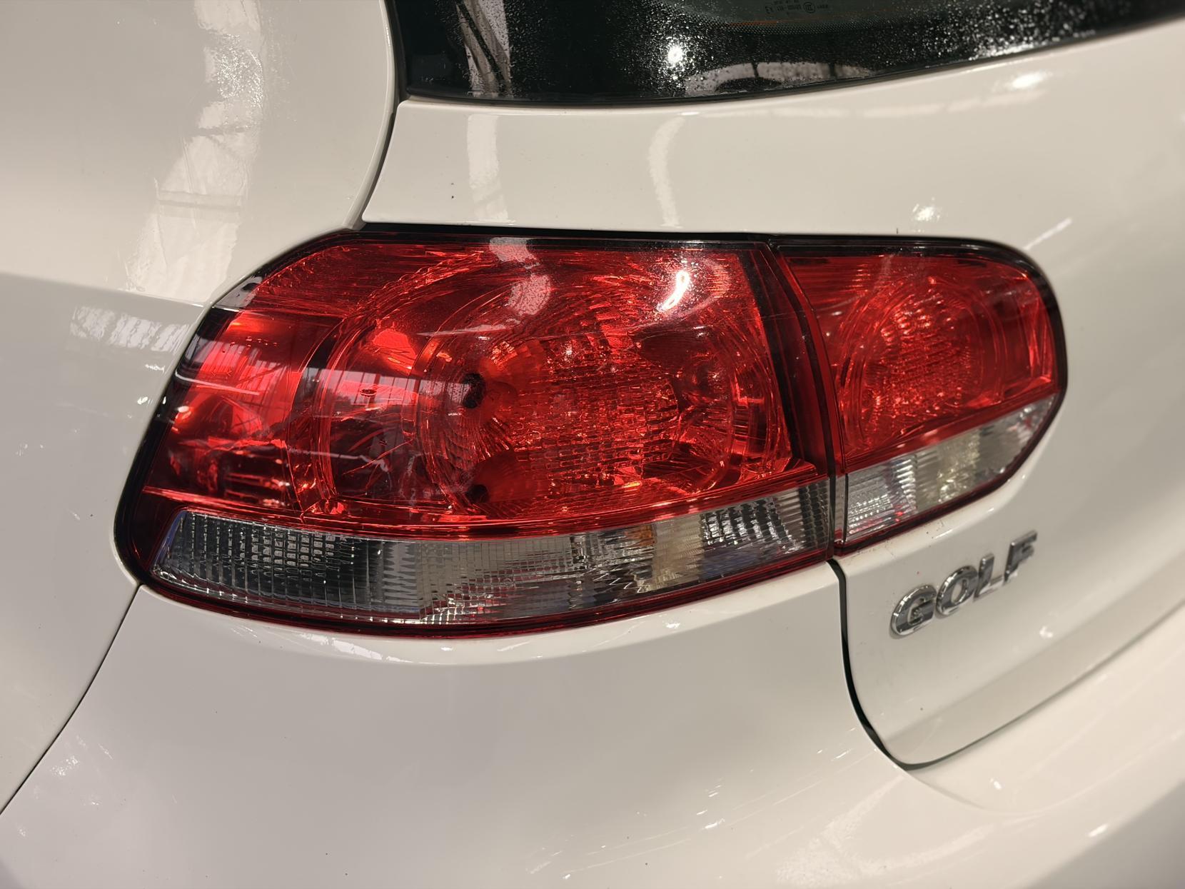 Volkswagen Golf - Image 11