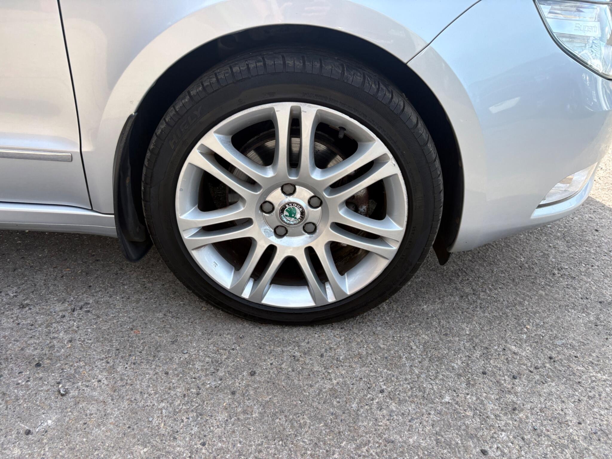 Skoda Superb - Image 9