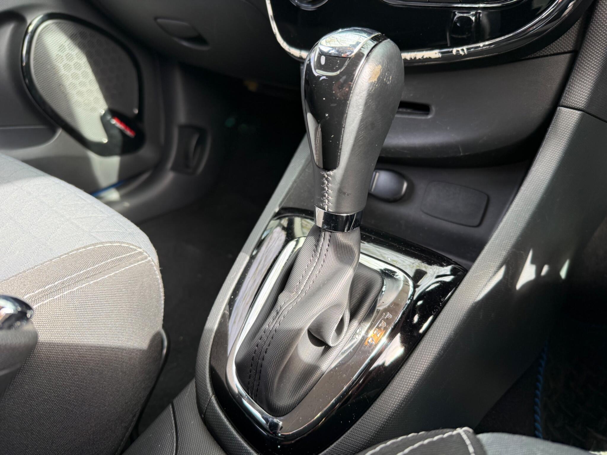 Renault Clio - Image 18