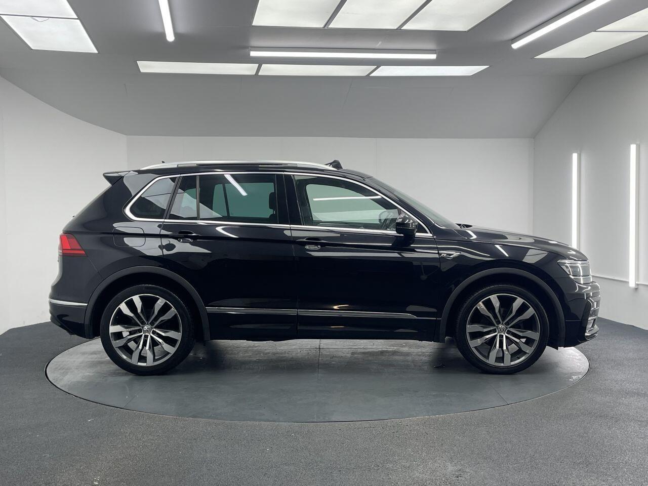 Volkswagen Tiguan - Image 11