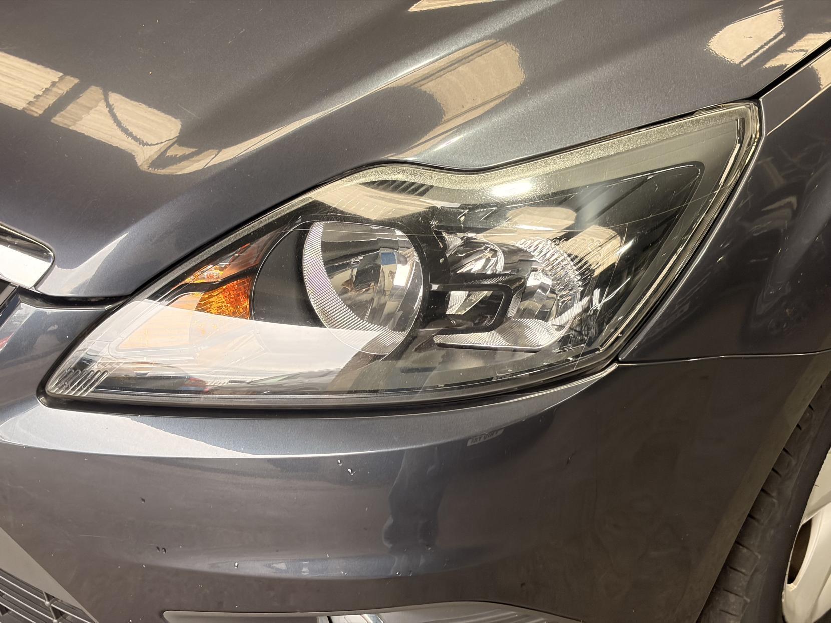 Ford Focus - Image 16