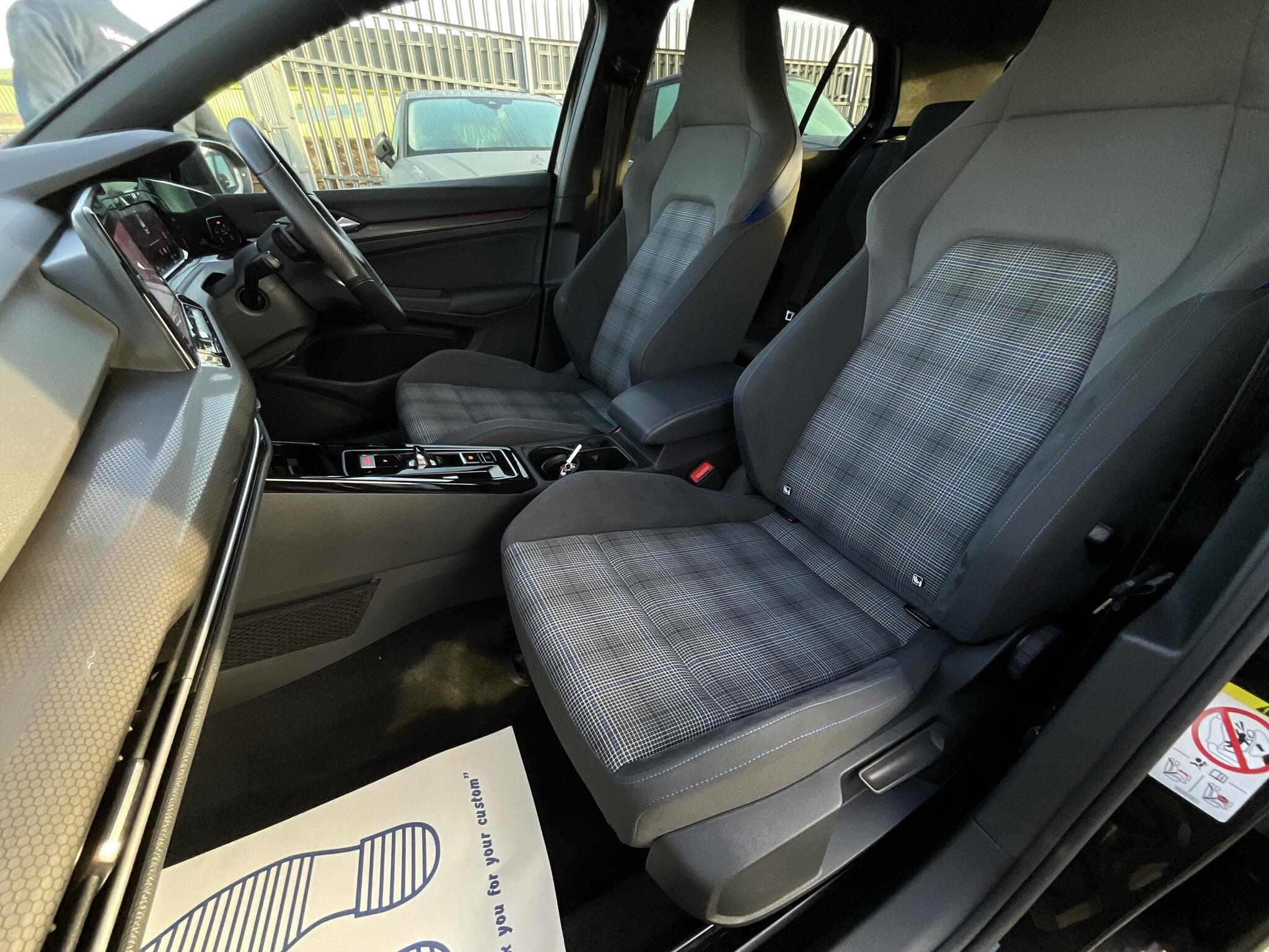 Volkswagen Golf - Image 17