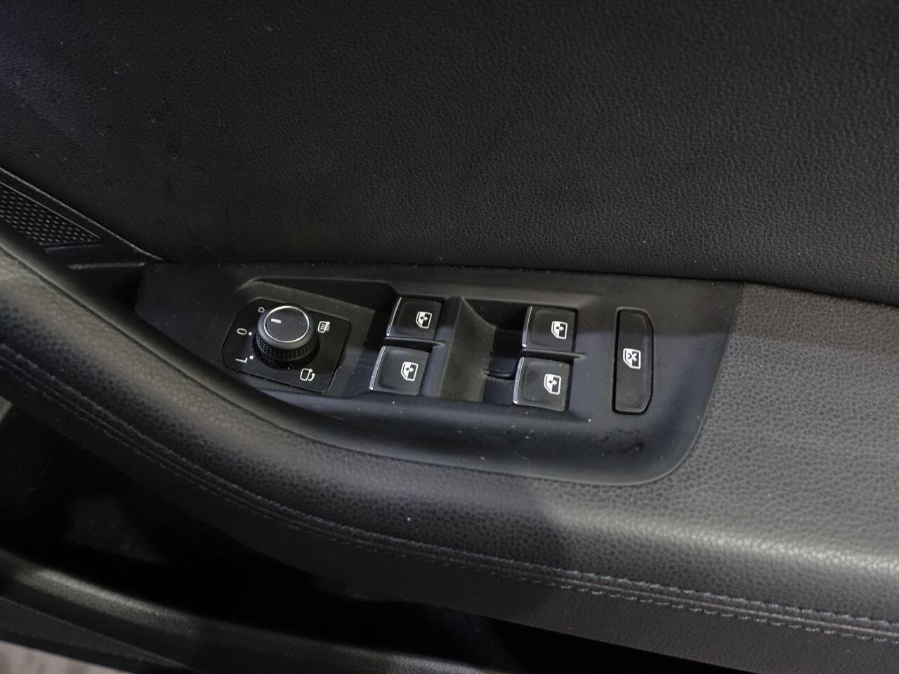 Volkswagen Passat - Image 28