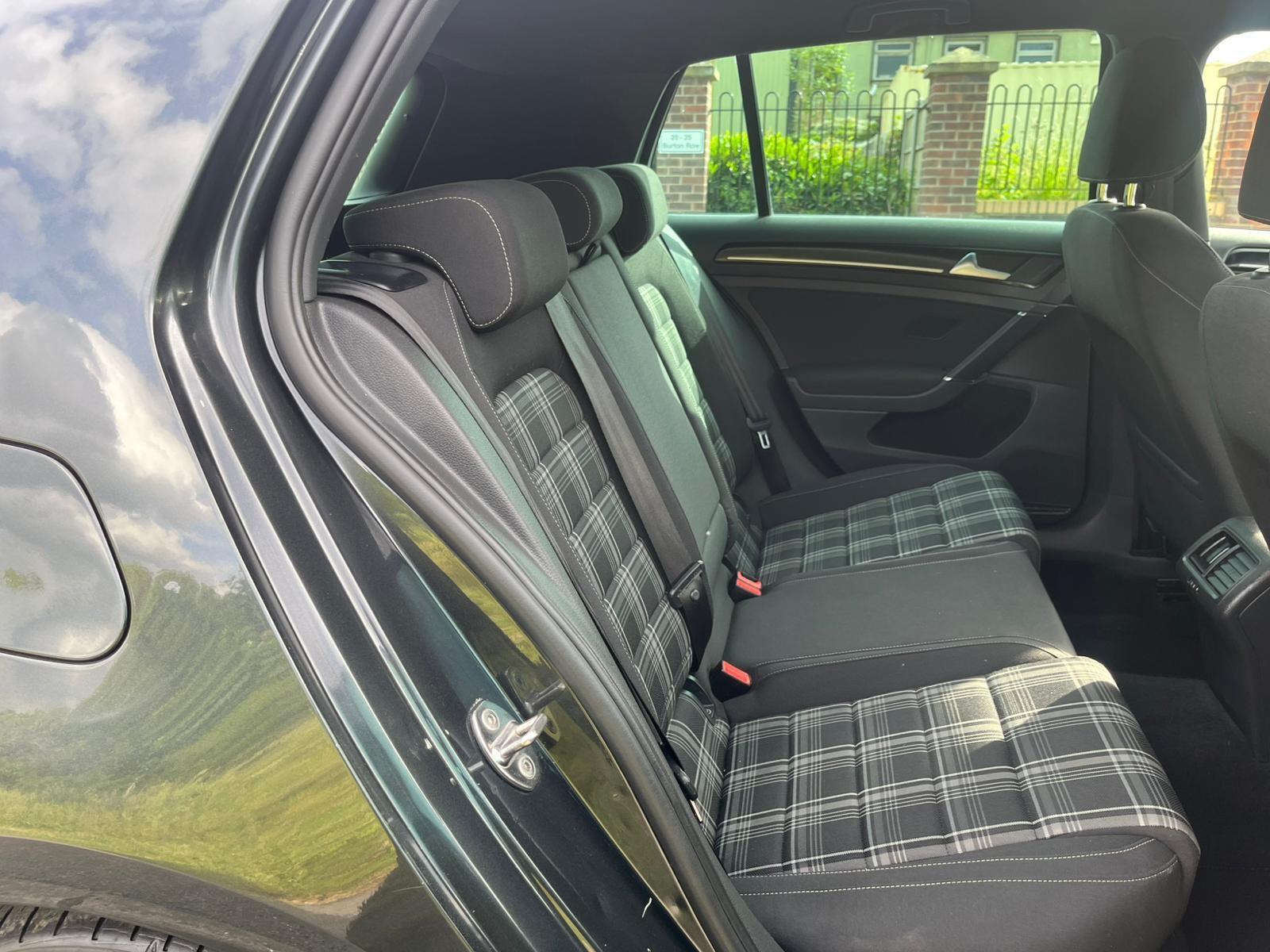 Volkswagen Golf - Image 11