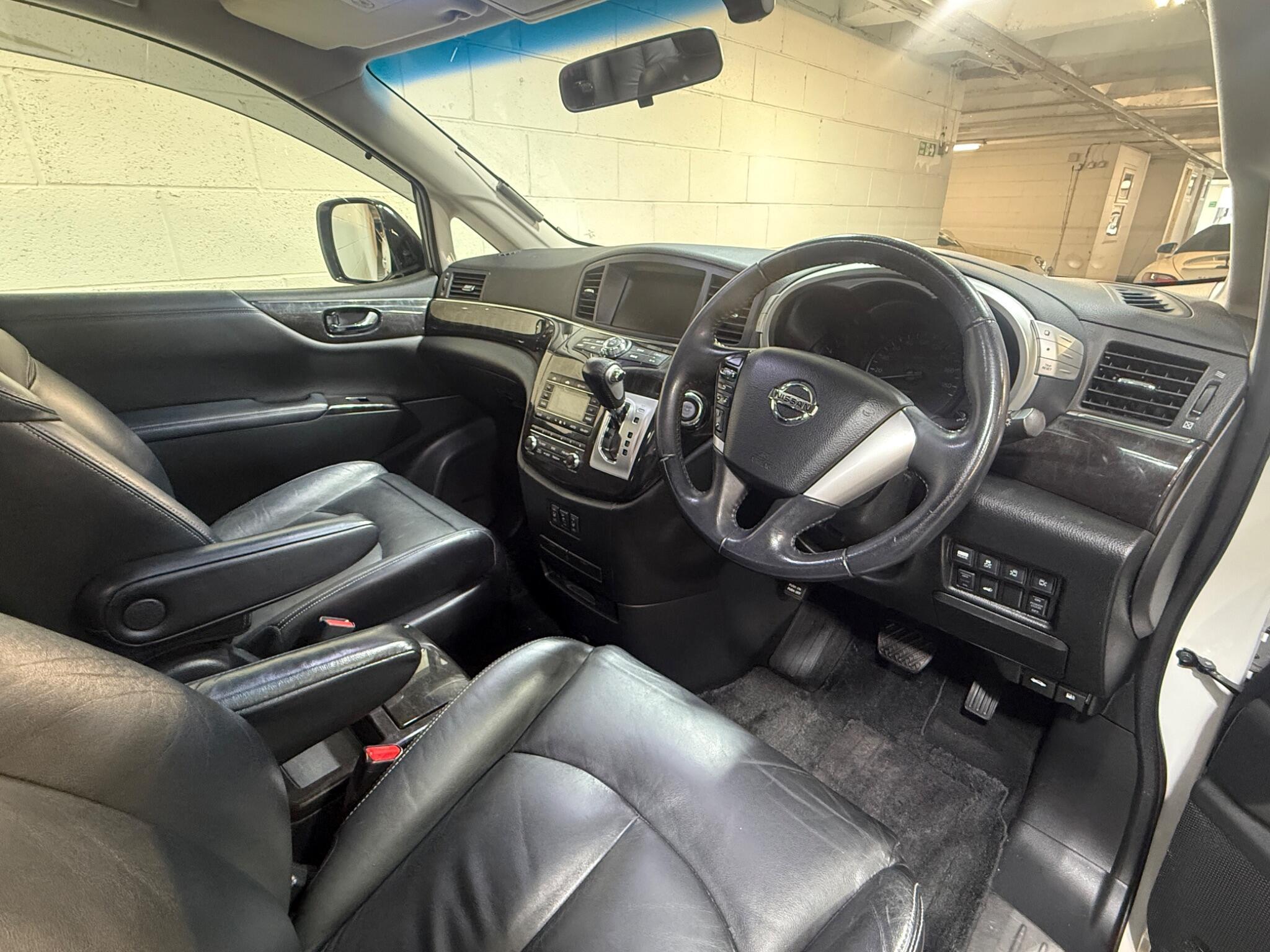 Nissan Elgrand - Image 10