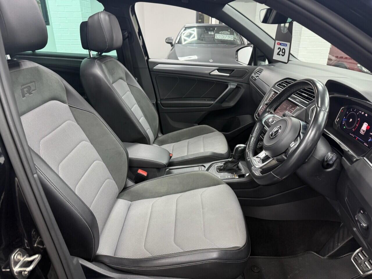 Volkswagen Tiguan - Image 14