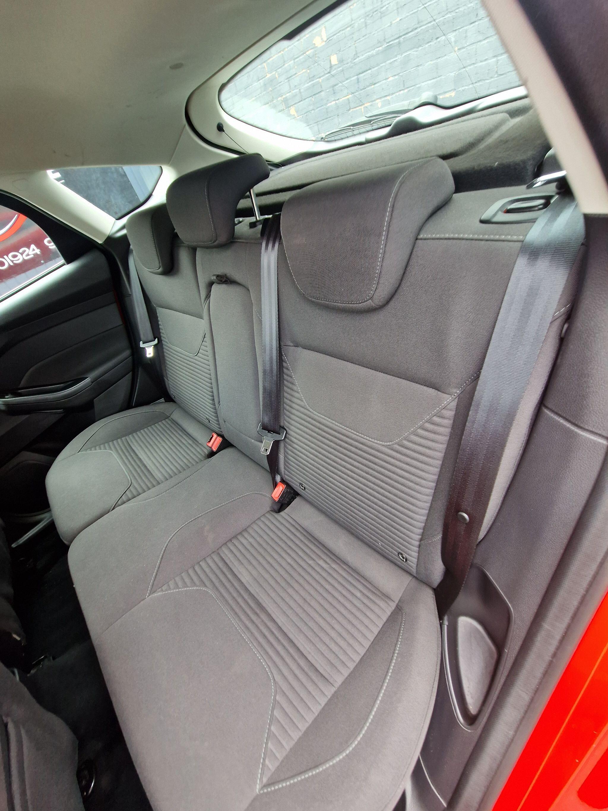 Ford Focus - Image 39