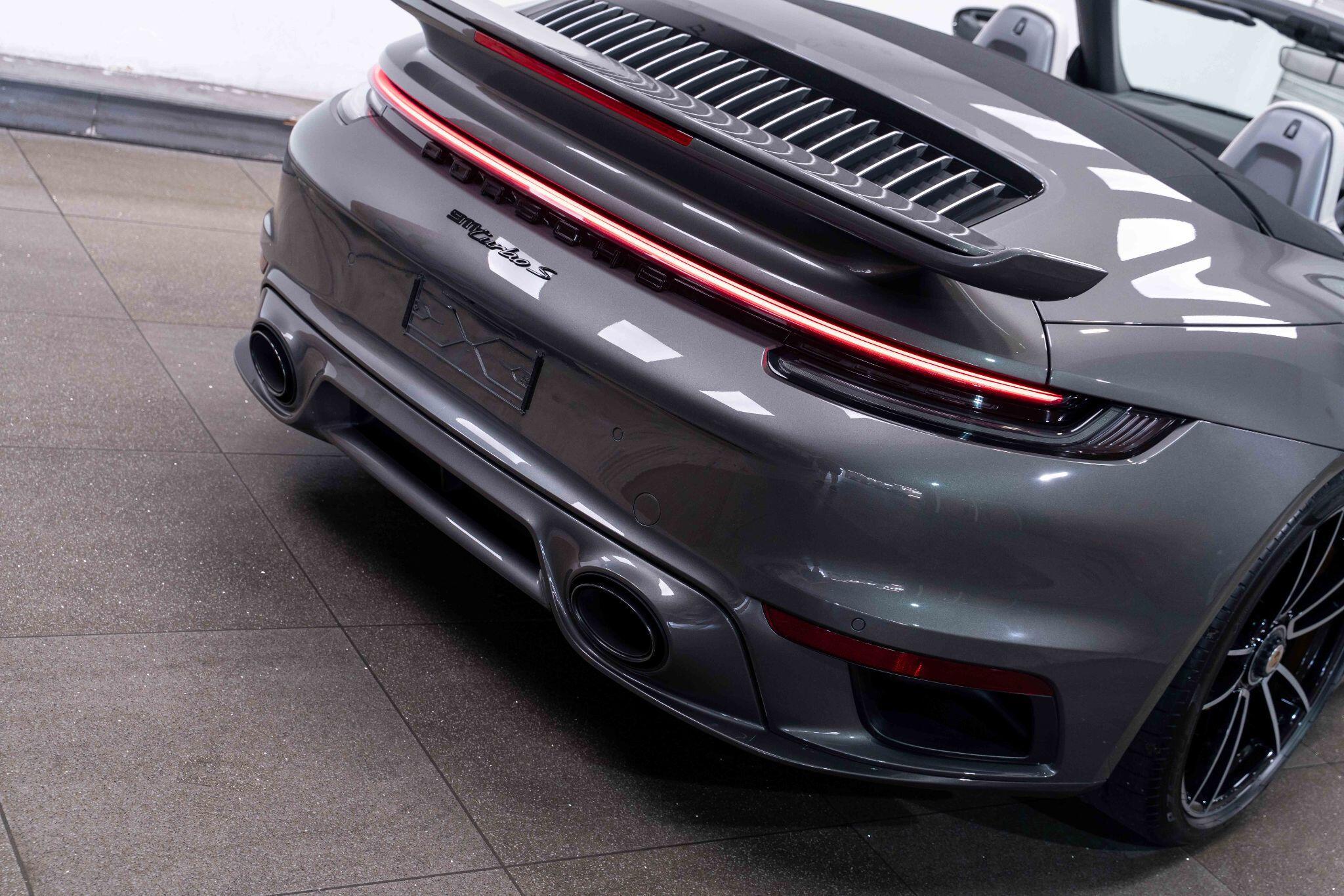 Porsche 911 - Image 11