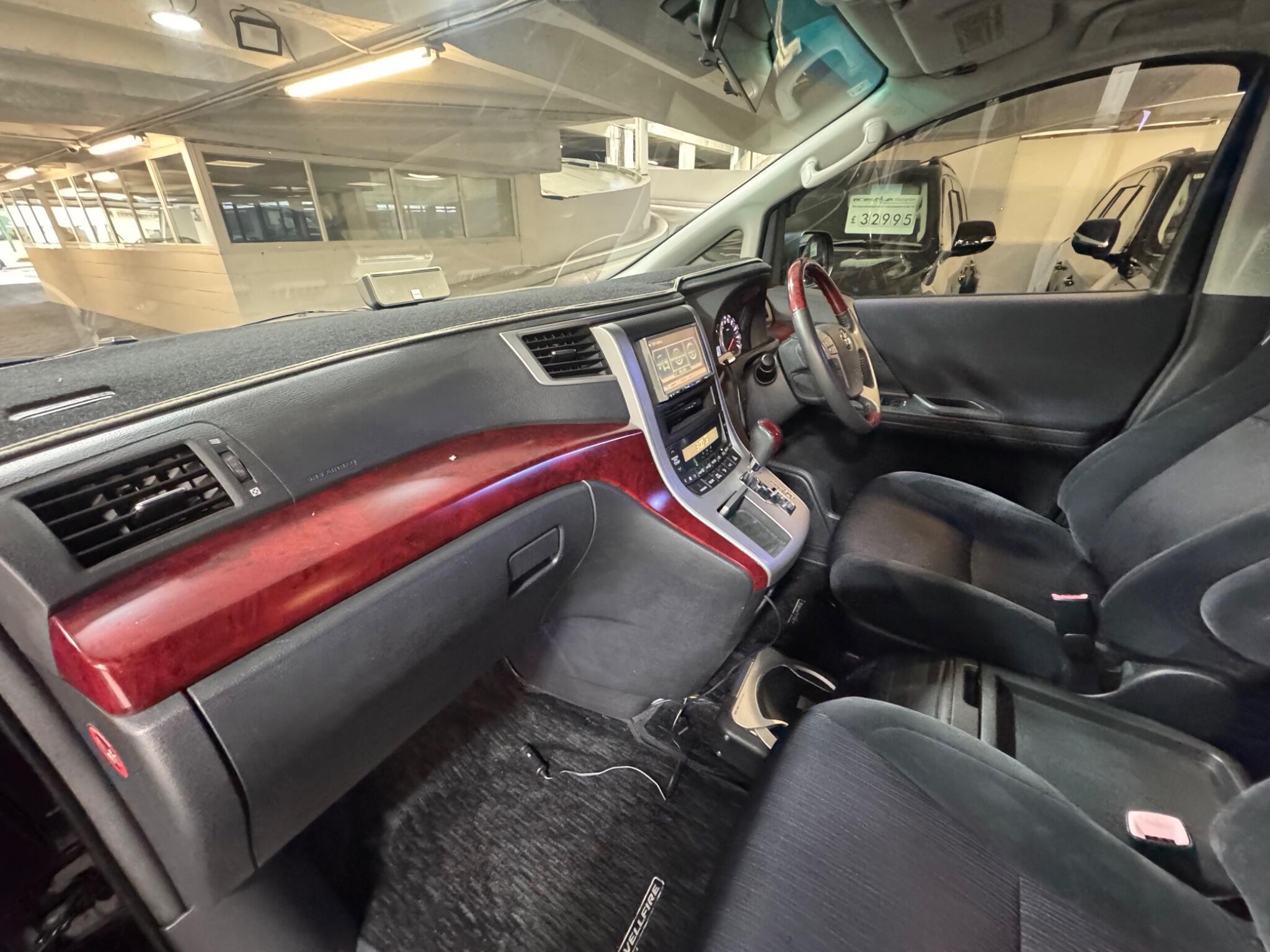 Toyota Vellfire - Image 11